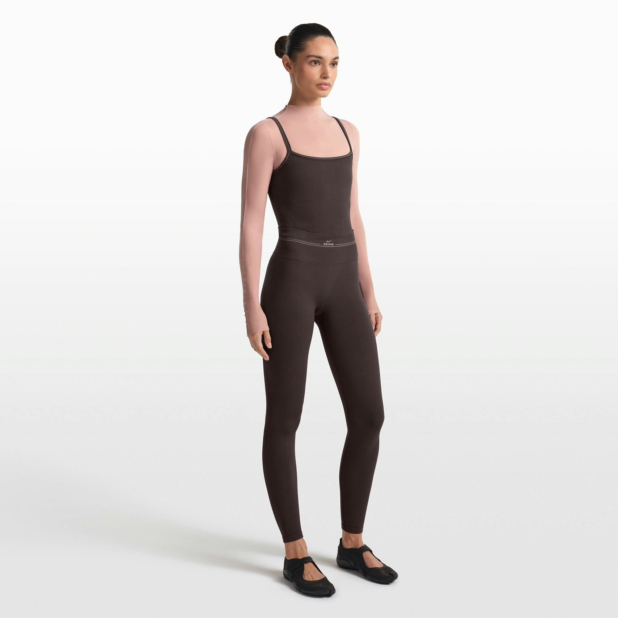 NikeSKIMS RIBBED SEAMLESS 26" LEGGING | PHOENIX/TRUFFLE ON A MODEL FRONT VIEW @ | FOCUS: 0.0, 1.0, 0.9