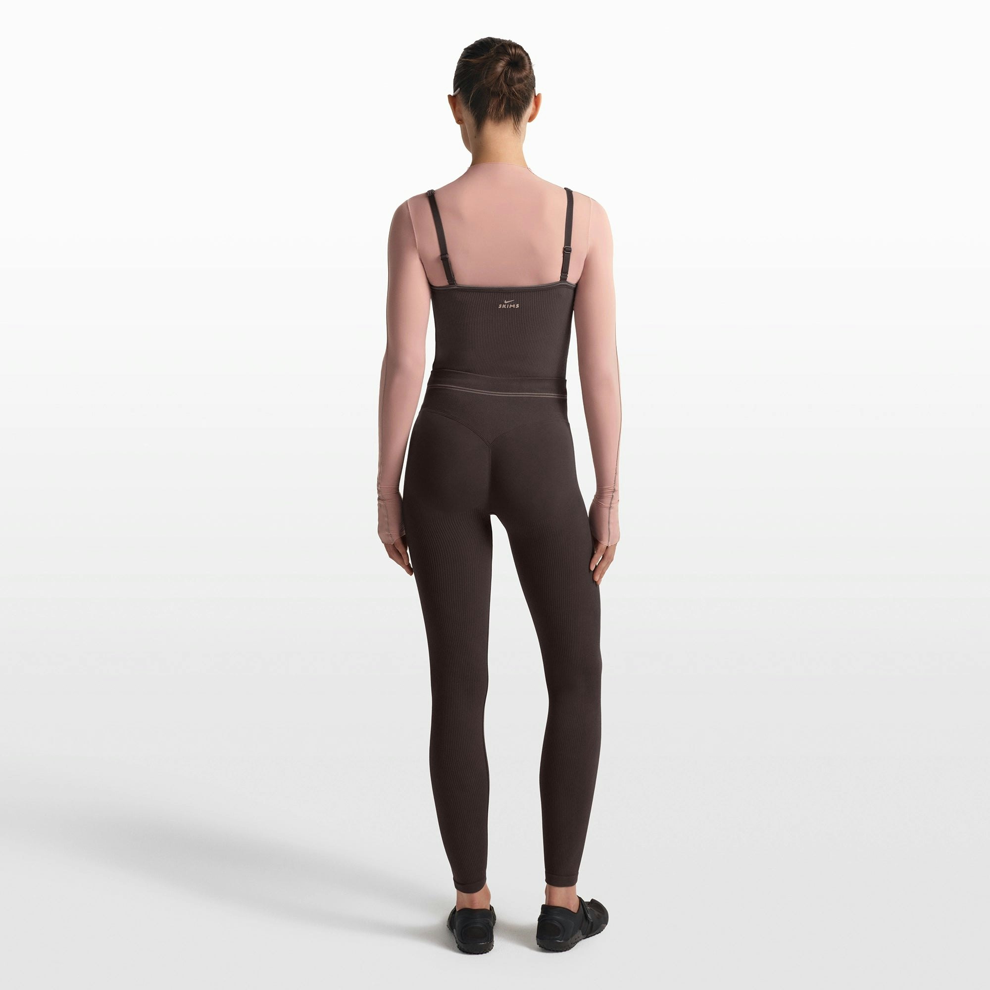 NikeSKIMS RIBBED SEAMLESS 26" LEGGING | PHOENIX/TRUFFLE ON A MODEL FRONT VIEW @ | FOCUS: 0.0, 1.0, 0.9