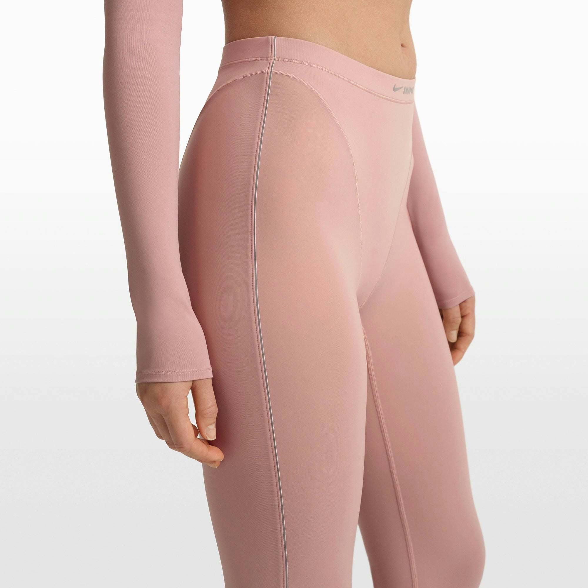 NikeSKIMS WEIGHTLESS LAYERS V-LINE 26" LEGGING | HIMALAYAN ON A MODEL FRONT VIEW @ | FOCUS: 0.0, 1.0, 0.9