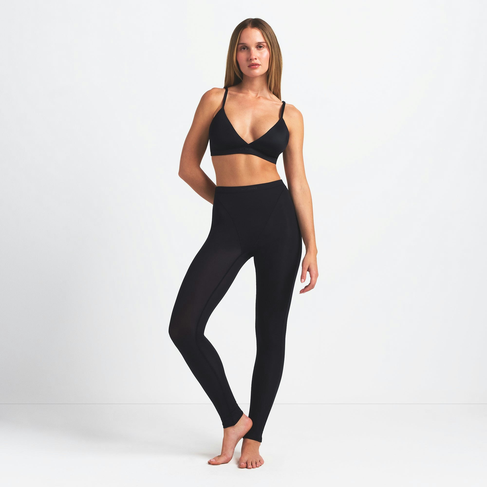 NikeSKIMS WEIGHTLESS LAYERS V-LINE 26" LEGGING | OBSIDIAN ON A MODEL FRONT VIEW