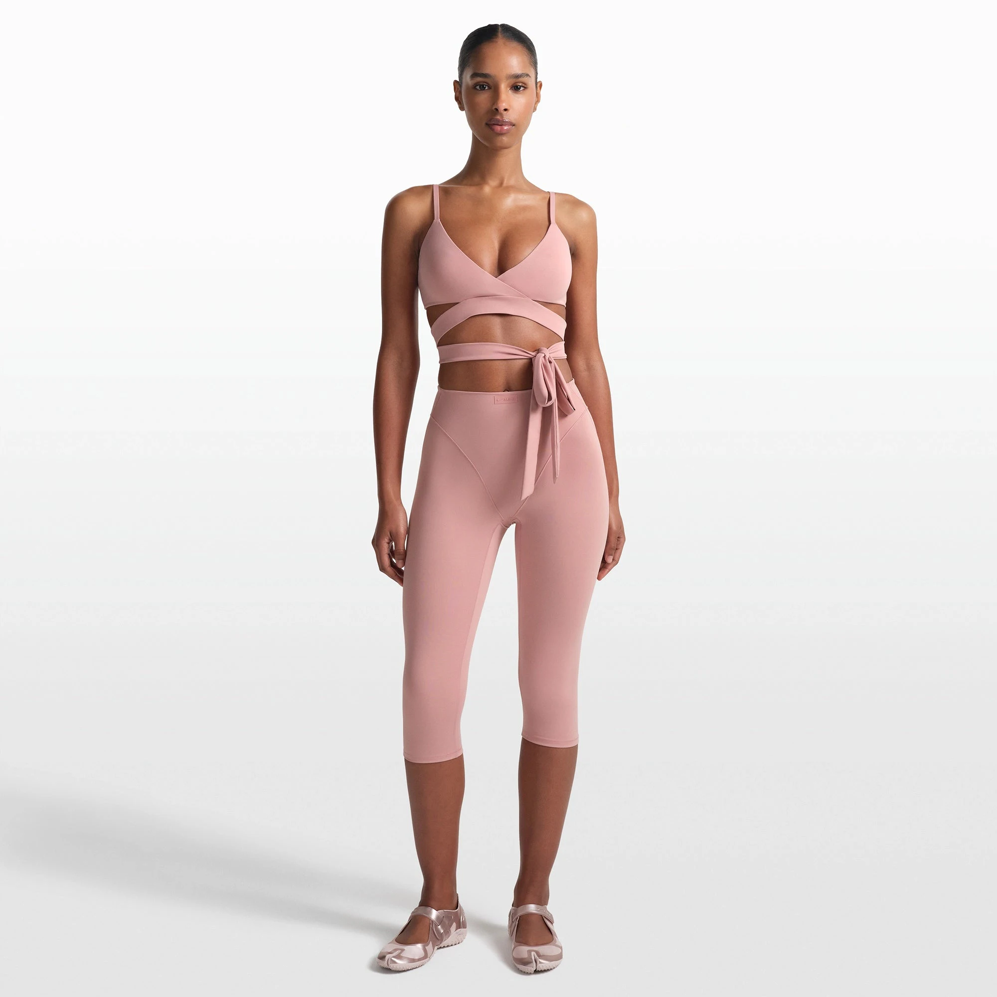 NikeSKIMS MATTE 17" V-LINE CROP LEGGING | HIMALAYAN ON A MODEL FRONT VIEW @ | FOCUS: 0.0, 1.0, 0.9