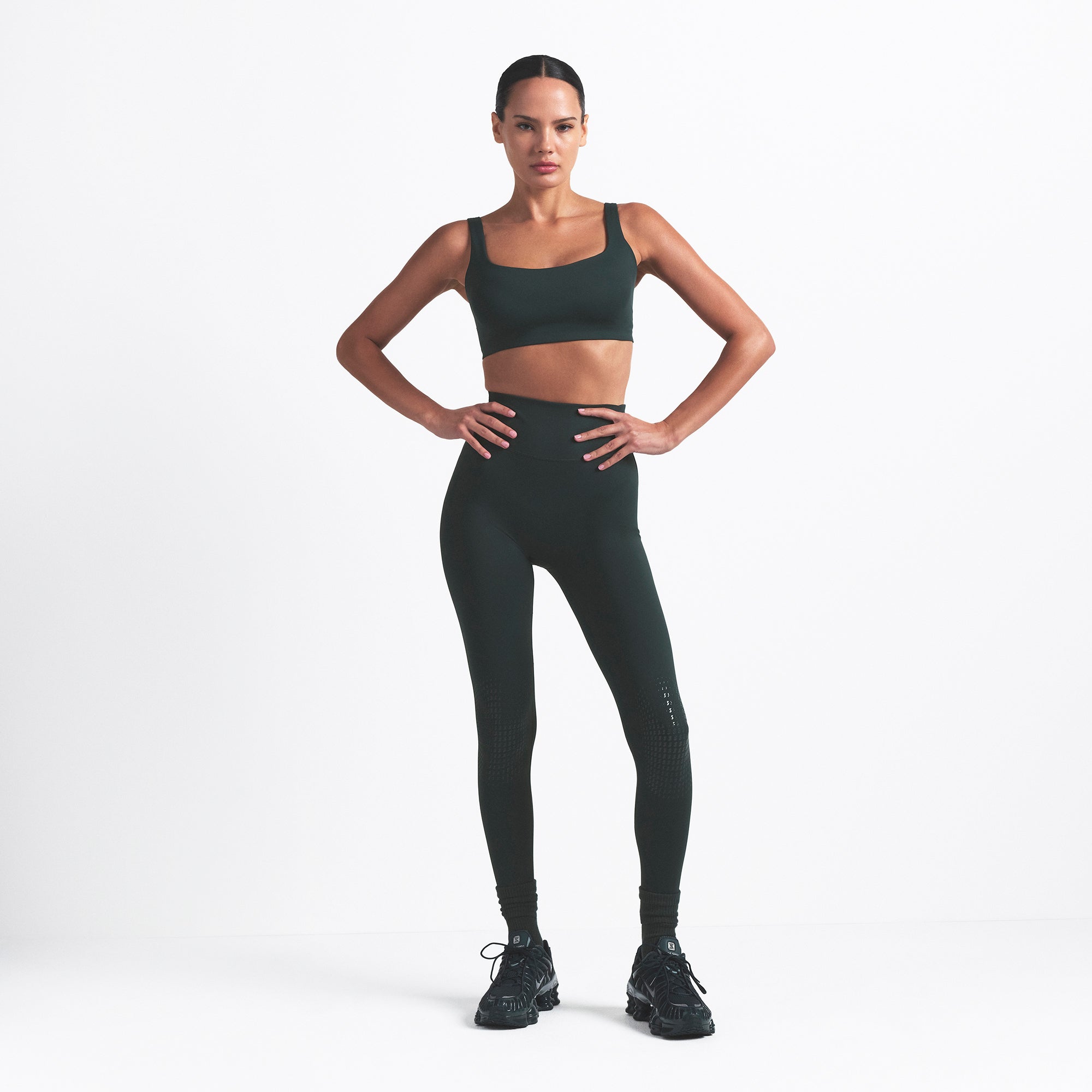 NikeSKIMS MATTE KNEE GRIP 26" LEGGING | DARK TEAL ON A MODEL FRONT VIEW @ | FOCUS: 0.0, 1.0, 0.9