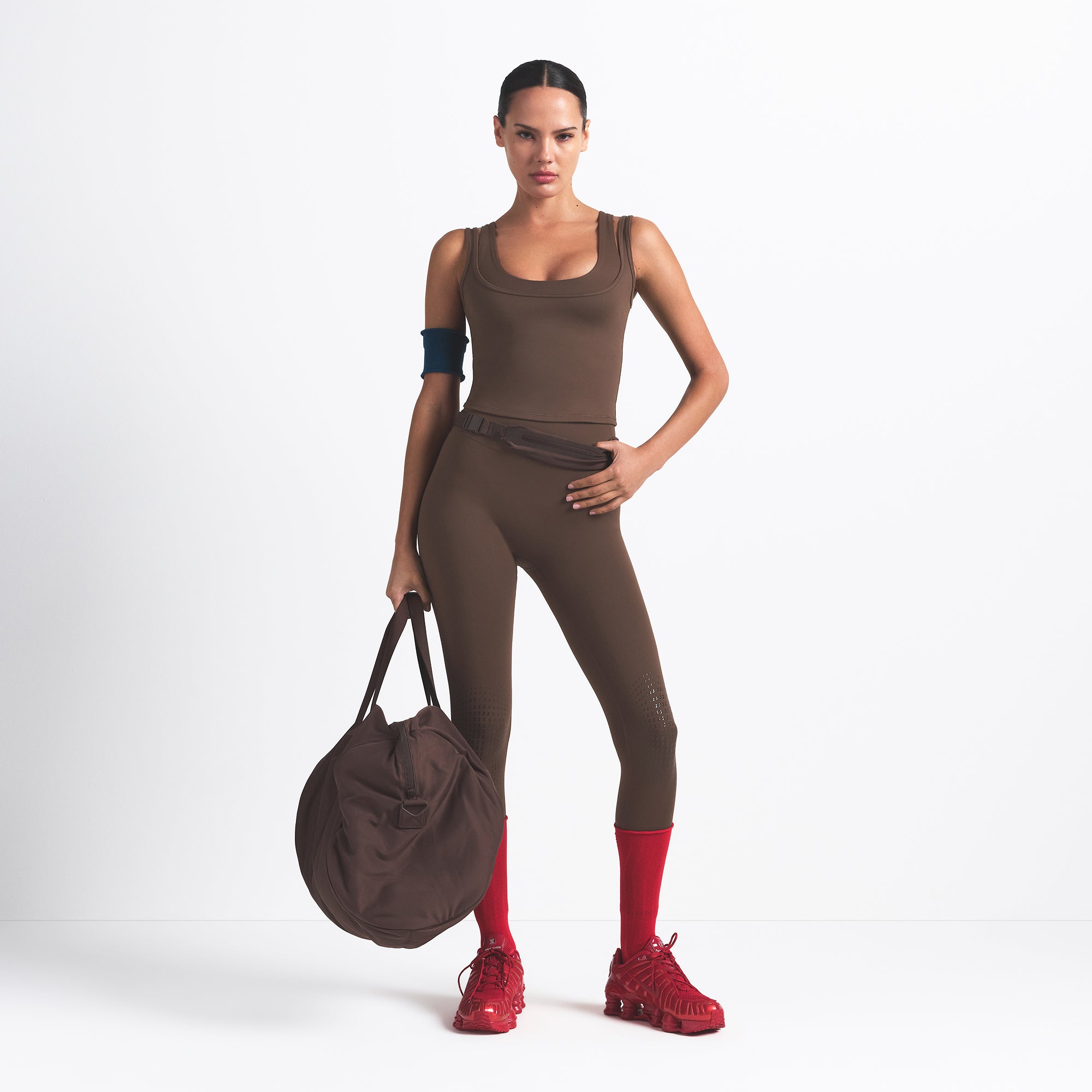 NikeSKIMS MATTE KNEE GRIP 26" LEGGING | DARK SEPIA ON A MODEL FRONT VIEW @ | FOCUS: 0.0, 1.0, 0.9