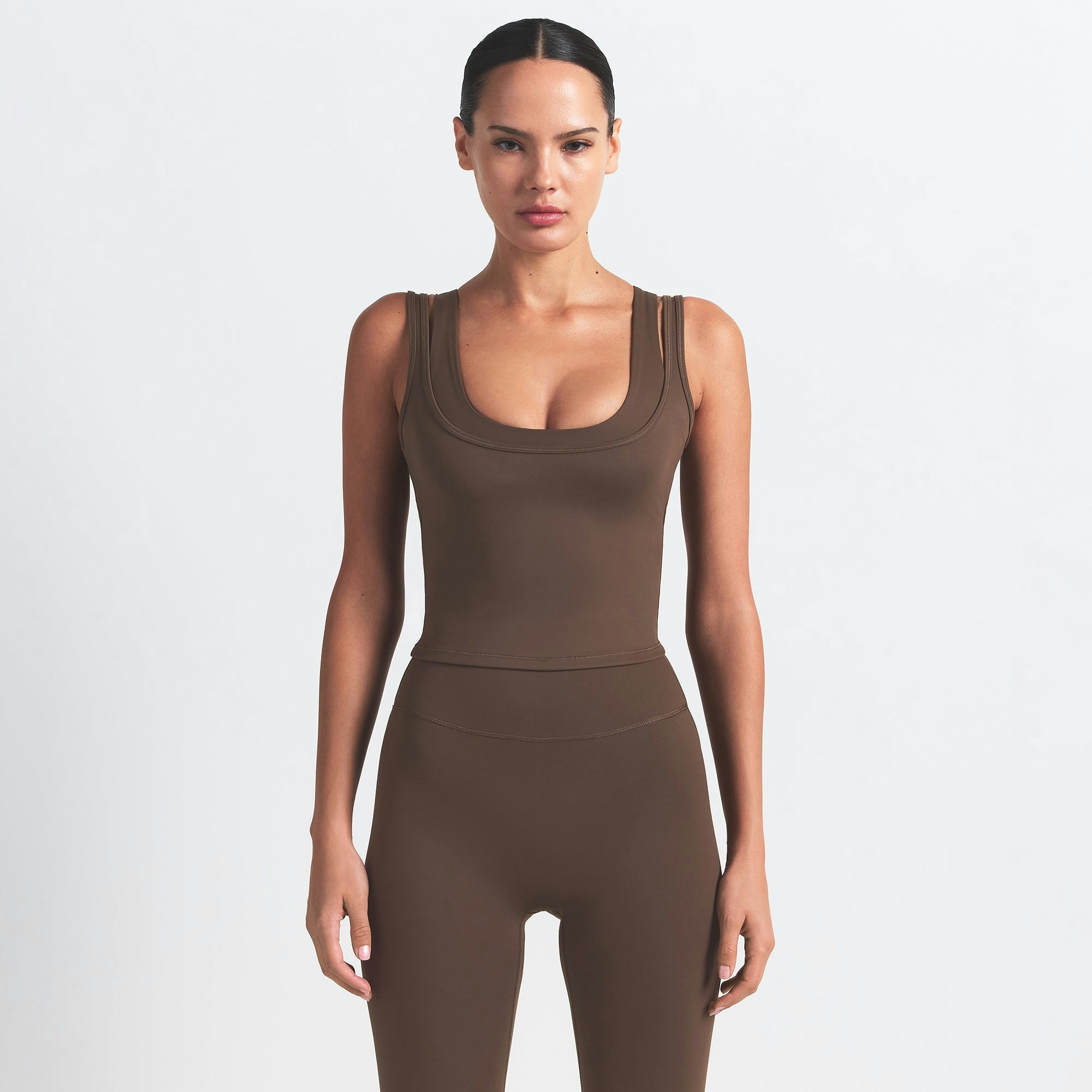 NikeSKIMS MATTE KNEE GRIP 26" LEGGING | DARK SEPIA ON A MODEL FRONT VIEW @ | FOCUS: 0.0, 1.0, 0.9