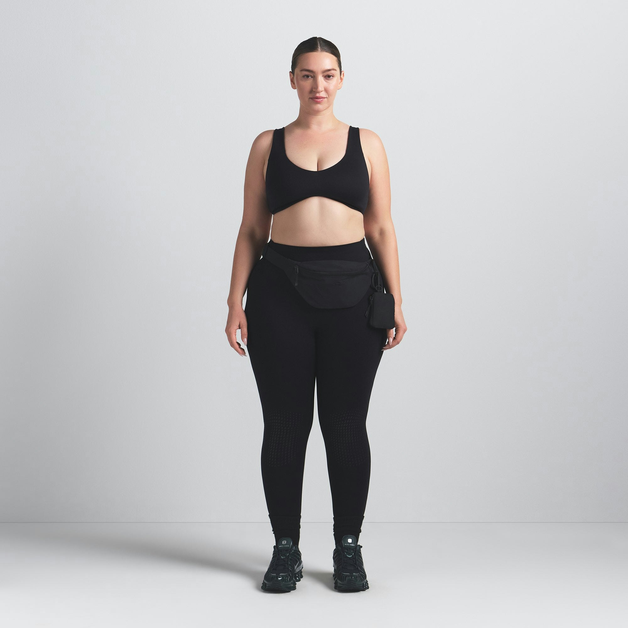 NikeSKIMS MATTE KNEE GRIP 26" LEGGING | OBSIDIAN ON A MODEL FRONT VIEW @ | FOCUS: 0.0, 1.0, 0.9