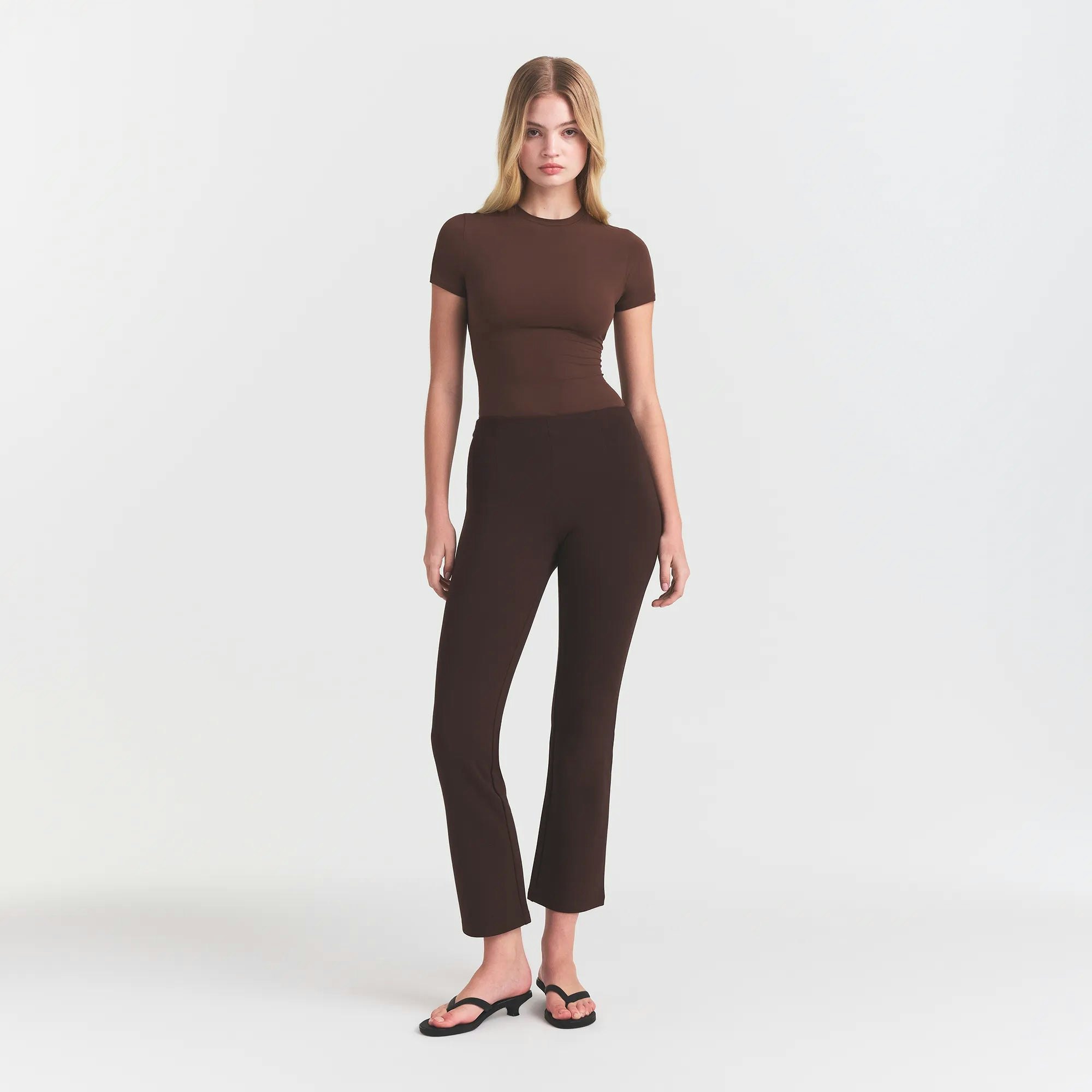 THE ESSENTIAL COLLECTION HIGH-WAISTED CROPPED KICK FLARE PANT | ESPRESSO ON A MODEL FRONT VIEW @ | FOCUS: 0.0, 1.0, 0.9