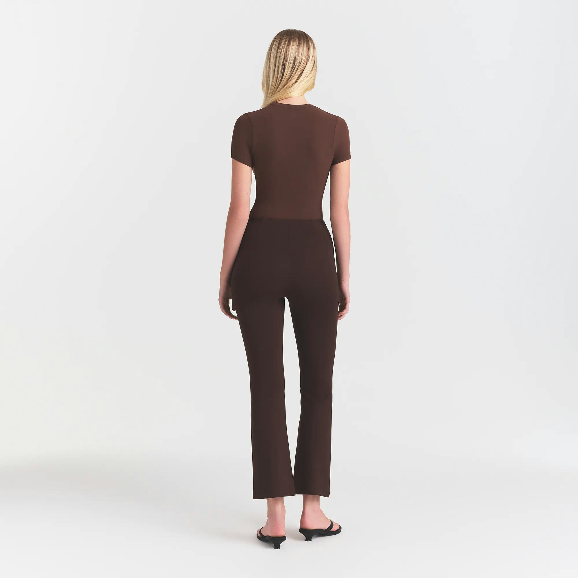 THE ESSENTIAL COLLECTION HIGH-WAISTED CROPPED KICK FLARE PANT | ESPRESSO ON A MODEL BACK VIEW @ | FOCUS: 0.0, 1.0, 0.9 