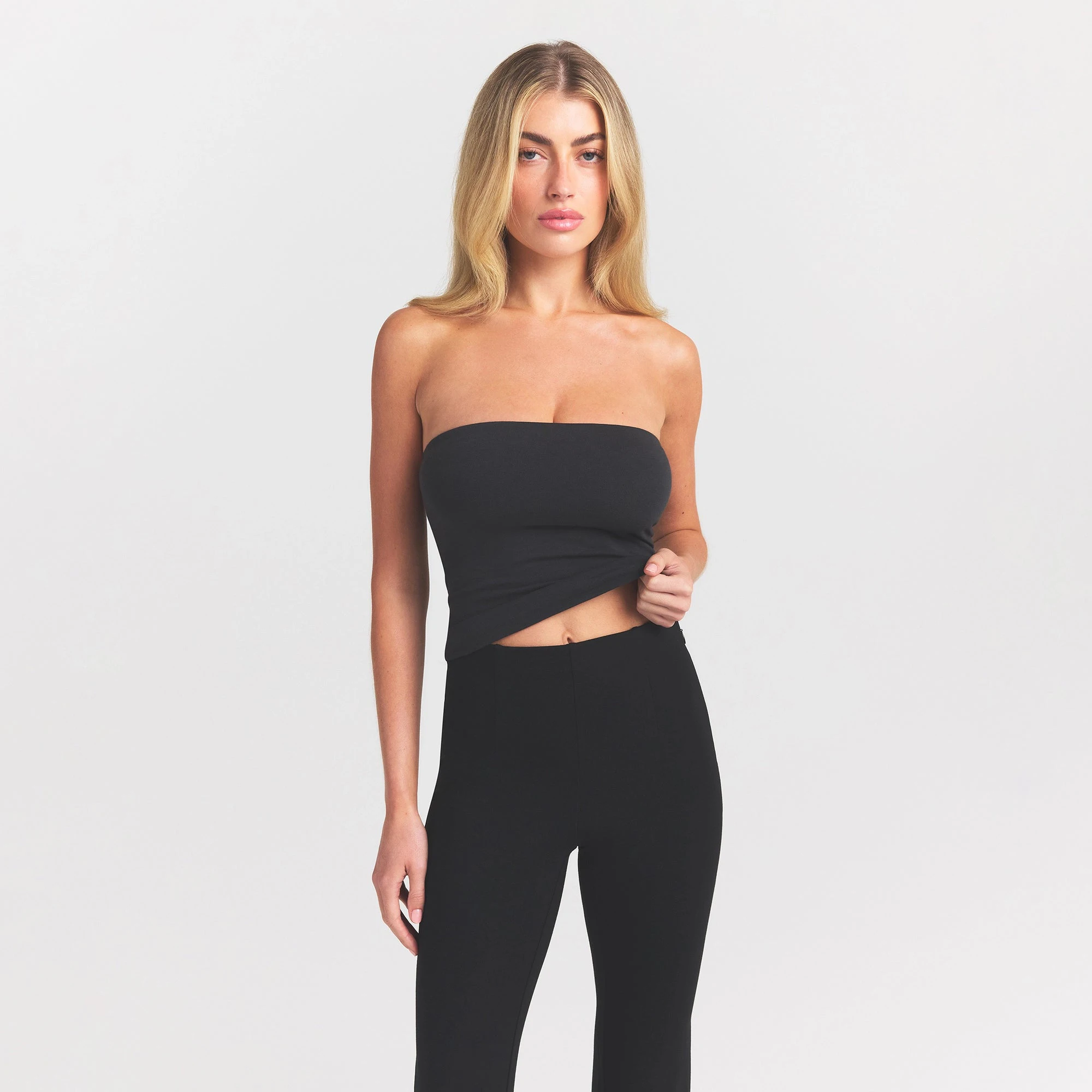 THE ESSENTIAL COLLECTION HIGH-WAISTED CROPPED KICK FLARE PANT | OBSIDIAN ON A MODEL FRONT VIEW @ | FOCUS: 0.0, 1.0, 0.9