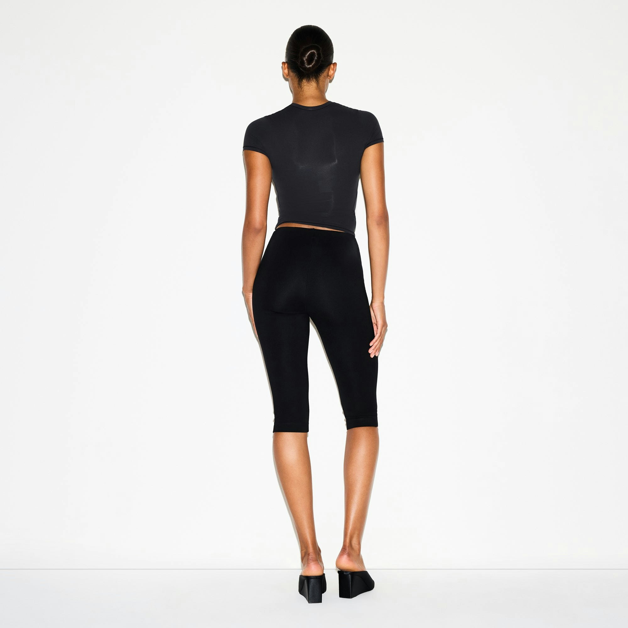 THE ESSENTIAL COLLECTION HIGH-WAISTED CAPRI | OBSIDIAN ON A MODEL FRONT VIEW @ | FOCUS: 0.0, 1.0, 0.9