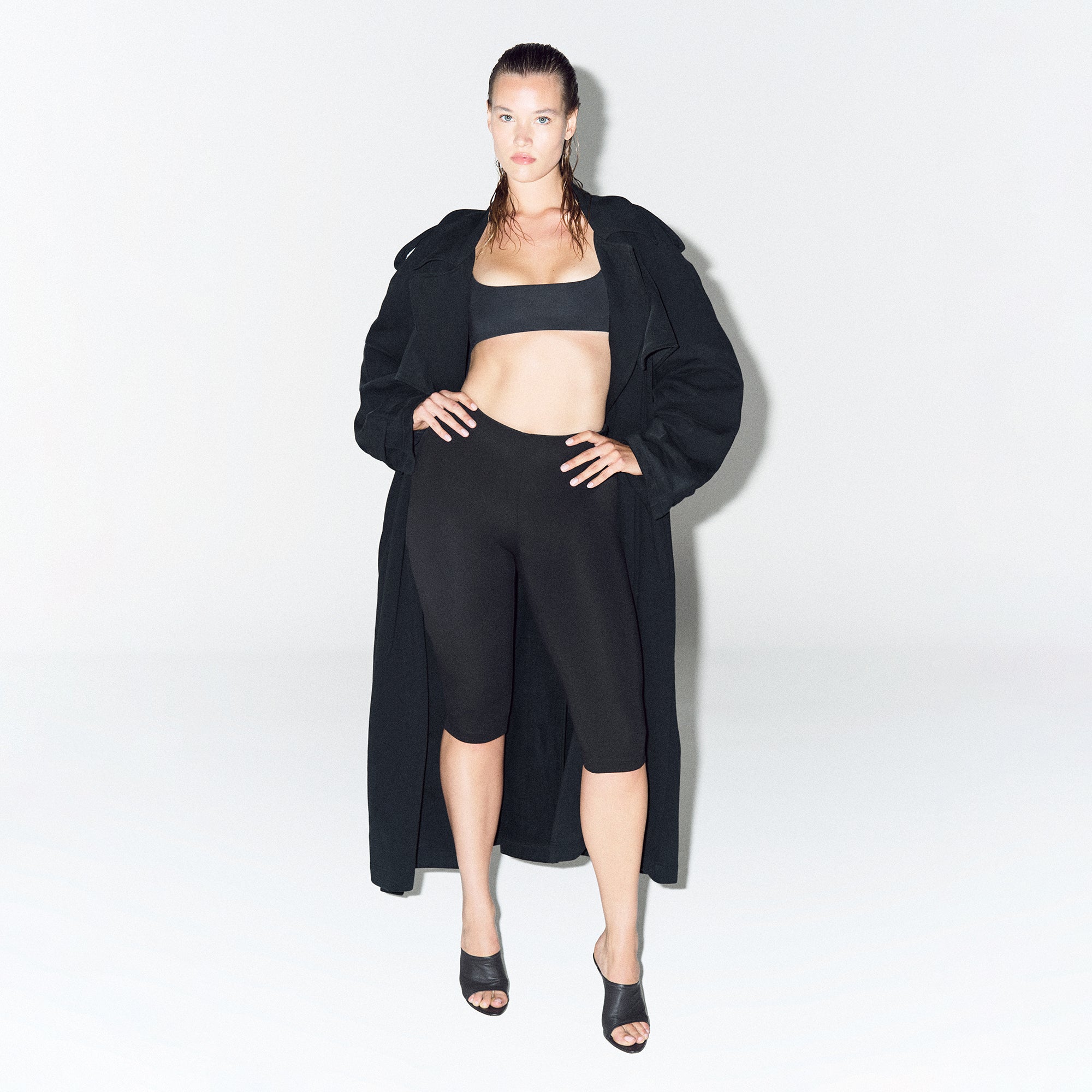 THE ESSENTIAL COLLECTION HIGH-WAISTED CAPRI | OBSIDIAN CAMPAIGN IMAGERY @ | FOCUS: 0.0, 1.0, 0.9