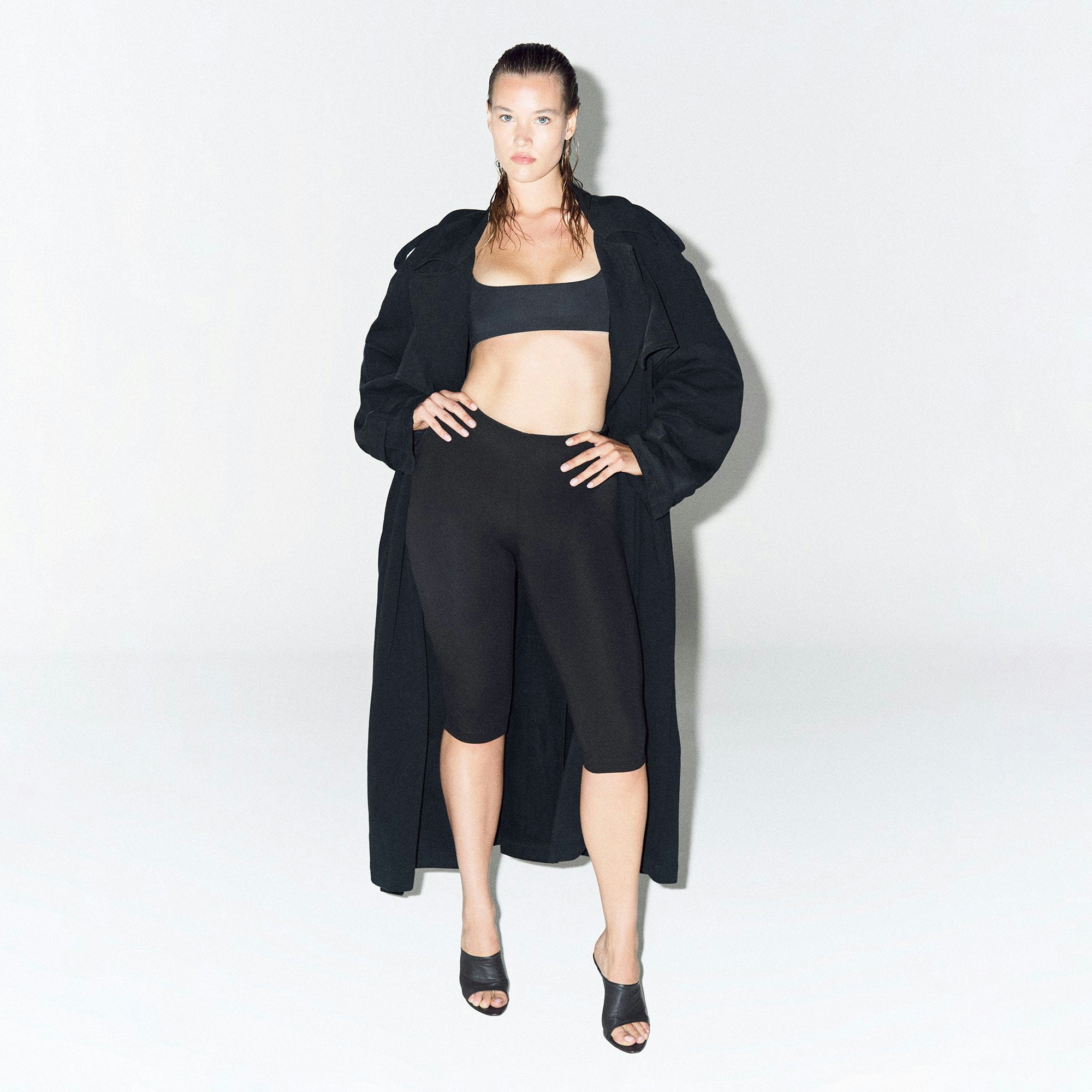 THE ESSENTIAL COLLECTION HIGH-WAISTED CAPRI | OBSIDIAN CAMPAIGN IMAGERY @ | FOCUS: 0.0, 1.0, 0.9