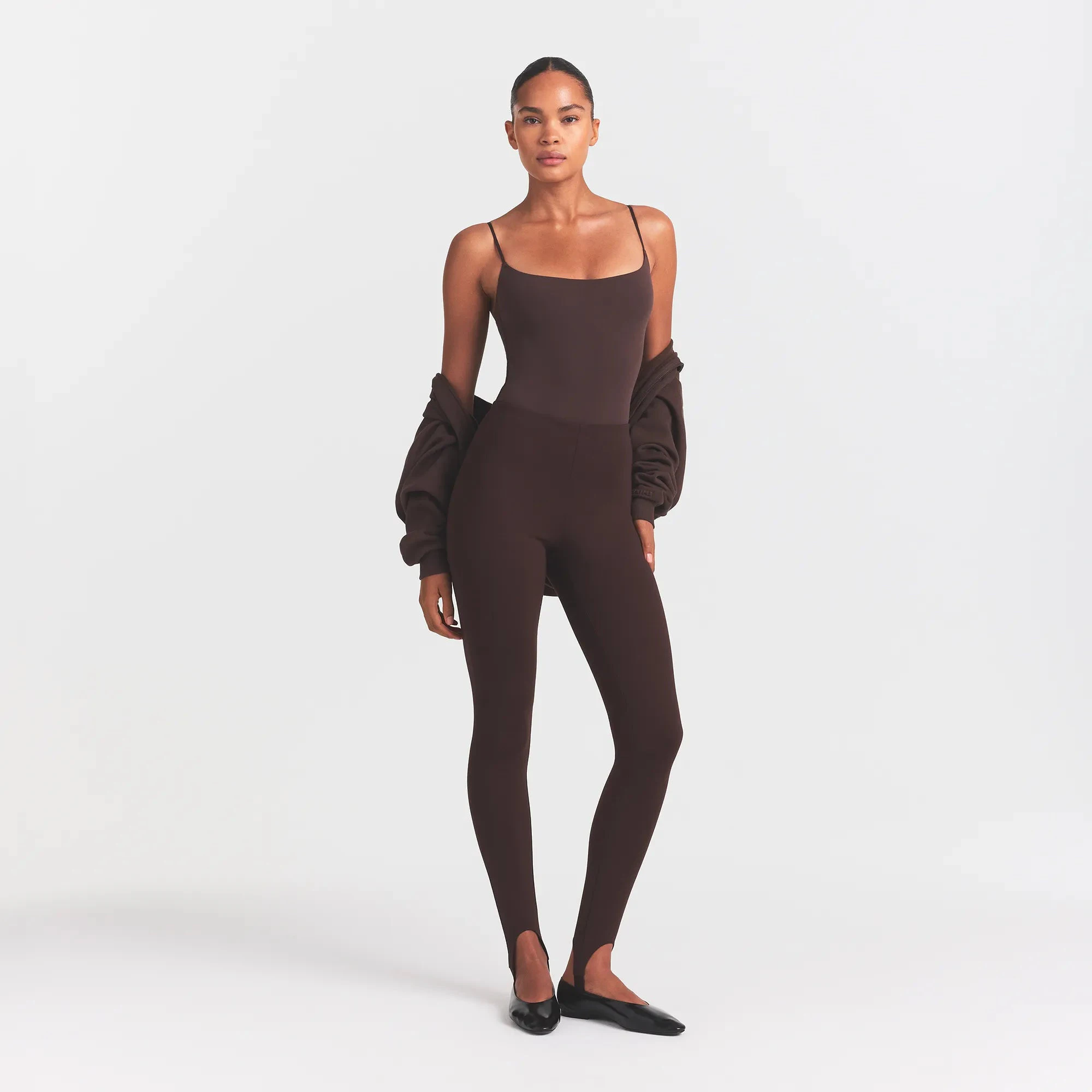 THE ESSENTIAL COLLECTION HIGH-WAISTED STIRRUP LEGGING | ESPRESSO ON A MODEL FRONT VIEW @ | FOCUS: 0.0, 1.0, 0.9