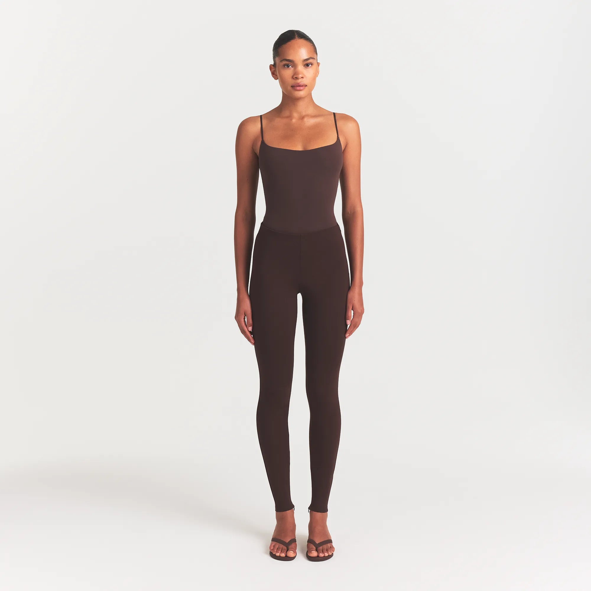 THE ESSENTIAL COLLECTION HIGH-WAISTED LEGGING | ESPRESSO ON A MODEL FRONT VIEW @ | FOCUS: 0.0, 1.0, 0.9