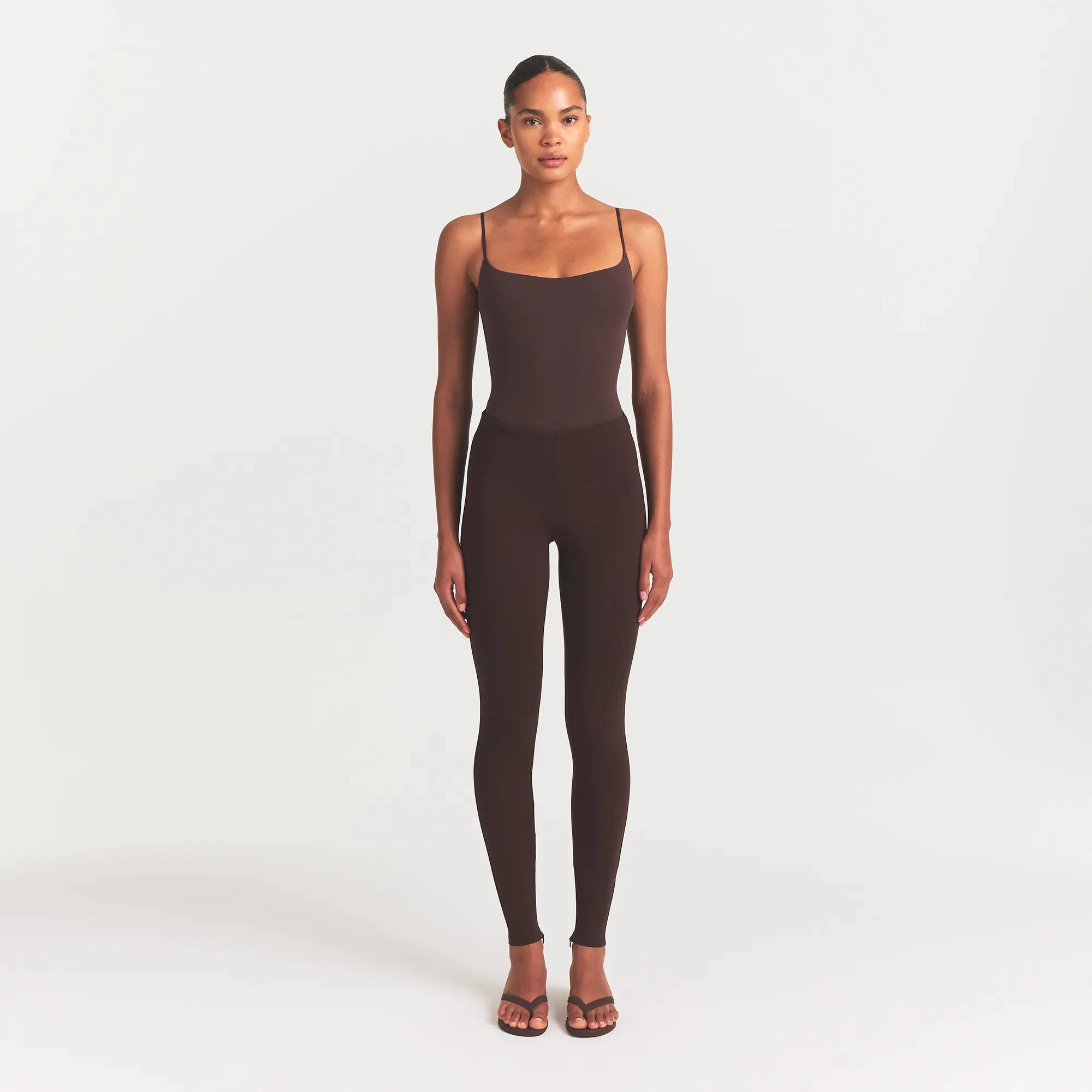 THE ESSENTIAL COLLECTION HIGH-WAISTED LEGGING | ESPRESSO ON A MODEL FRONT VIEW @ | FOCUS: 0.0, 1.0, 0.9