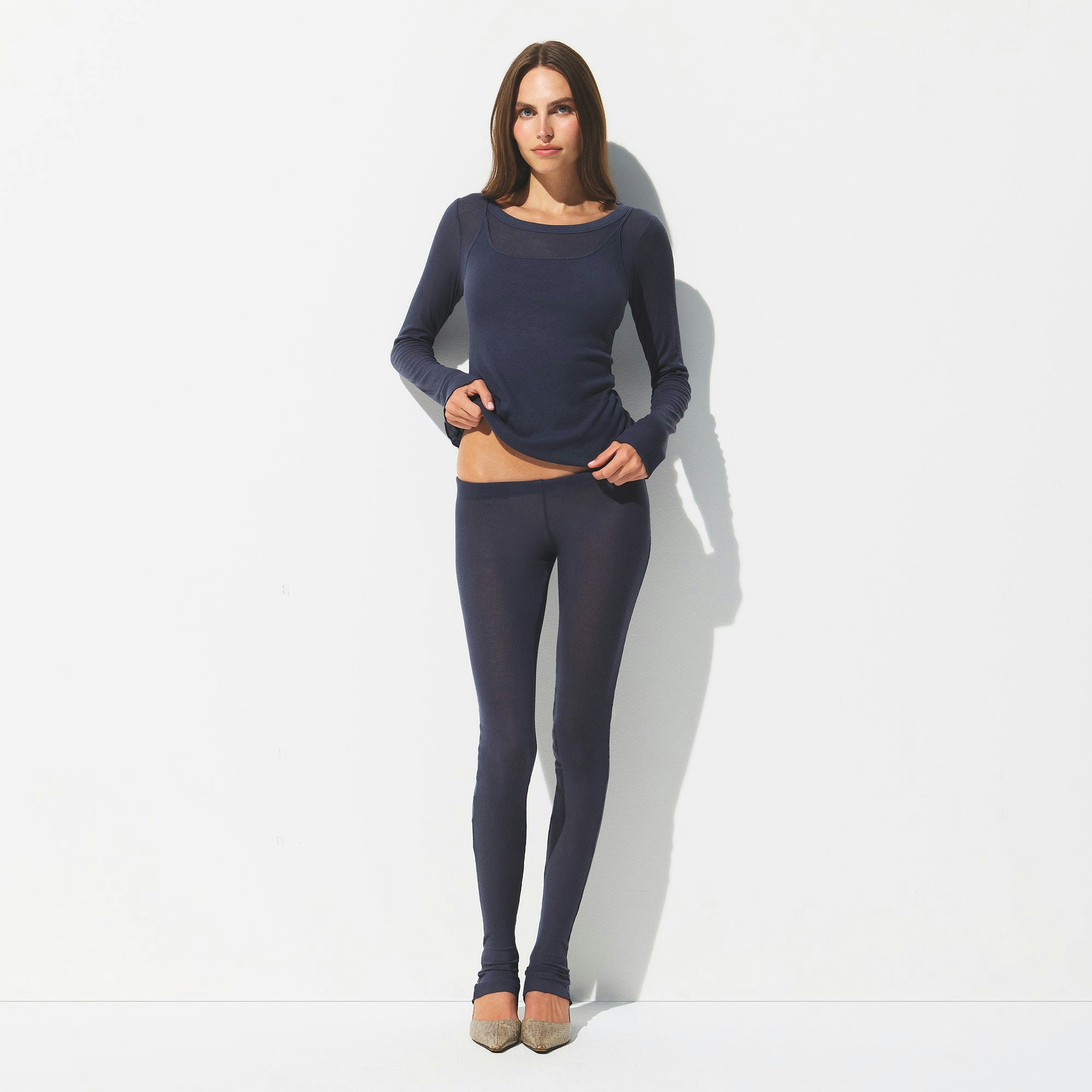 SHEER RIB STACKED LEGGING | SLEET ON A MODEL FRONT VIEW @ | FOCUS: 0.0, 1.0, 0.9