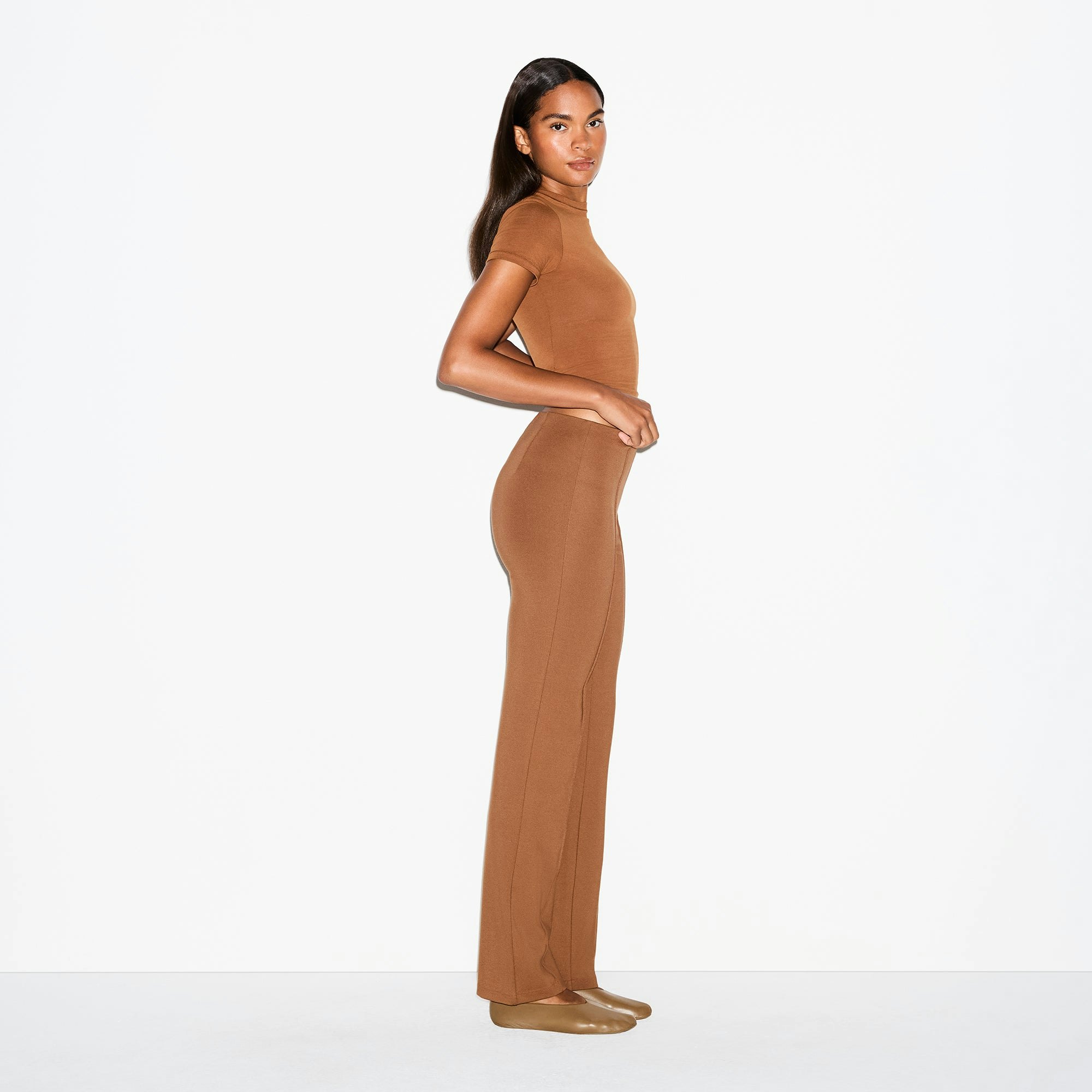 THE ESSENTIAL COLLECTION HIGH-WAISTED PINTUCK STRAIGHT LEG PANT | BISON ON A MODEL SIDE VIEW @ | FOCUS: 0.0, 1.0, 0.9