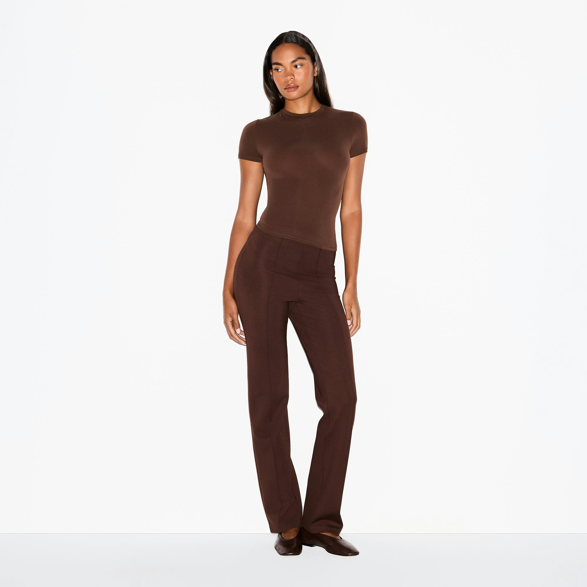 THE ESSENTIAL COLLECTION HIGH-WAISTED PINTUCK STRAIGHT LEG PANT | COCOA ON A MODEL FRONT VIEW @ | FOCUS: 0.0, 1.0, 0.9