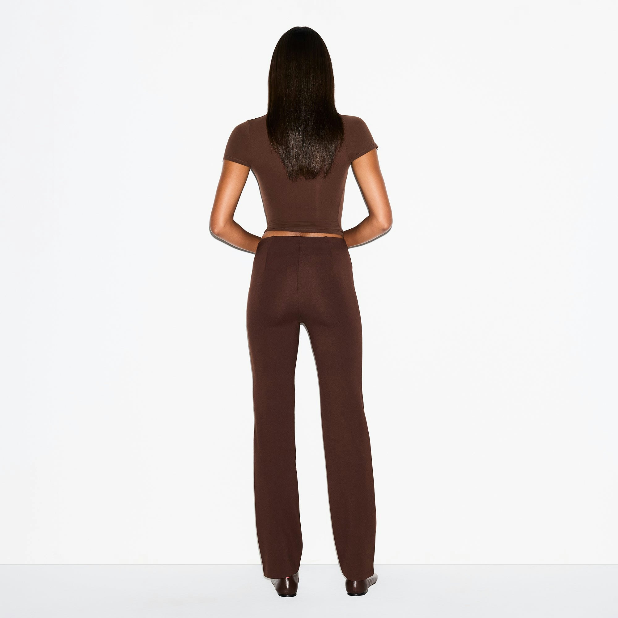 THE ESSENTIAL COLLECTION HIGH-WAISTED PINTUCK STRAIGHT LEG PANT | COCOA ON A MODEL BACK VIEW @ | FOCUS: 0.0, 1.0, 0.9