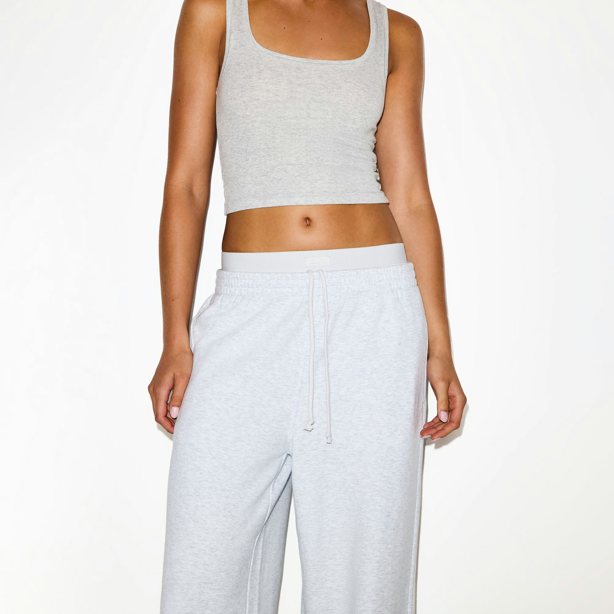 COTTON FLEECE NEW OVERSIZED DOUBLE WAISTBAND PANT | LIGHT HEATHER GREY ON A MODEL FRONT VIEW @ | FOCUS: 0.0, 1.0, 0.9