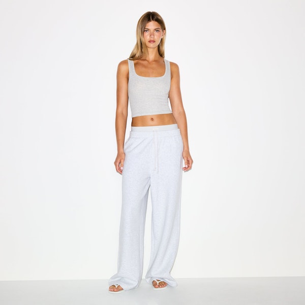 COTTON FLEECE NEW OVERSIZED DOUBLE WAISTBAND PANT | LIGHT HEATHER GREY ON A MODEL FRONT VIEW @ | FOCUS: 0.0, 1.0, 0.9