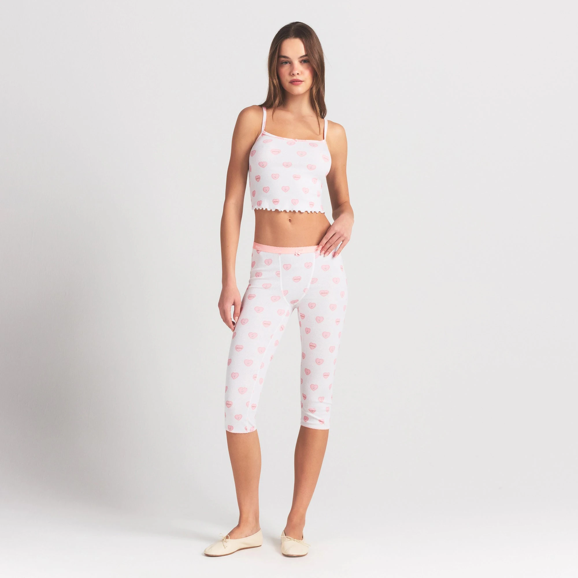 LOGO POINTELLE CAPRI | SNOW LACE HEARTS ON A MODEL FRONT VIEW @ | FOCUS: 0.0, 1.0, 0.9