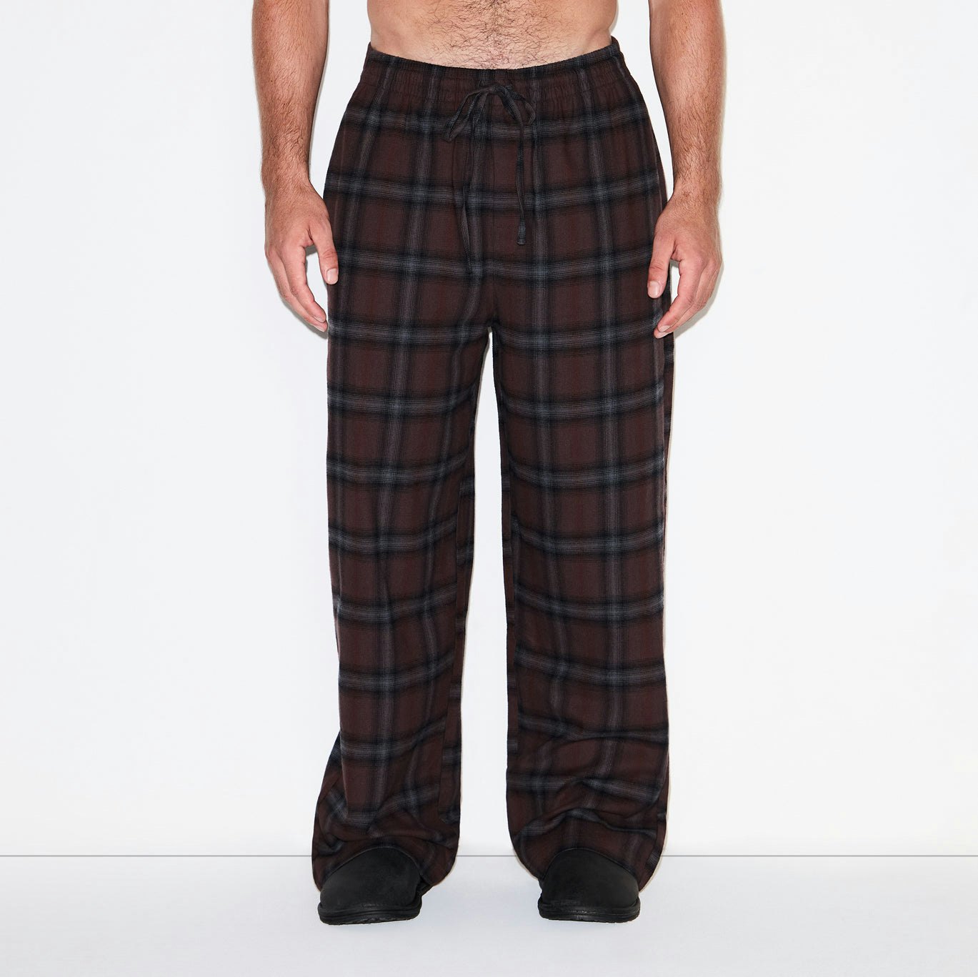 FLANNEL SLEEP MENS PANT | PHOENIX PLAID ON A MODEL SIDE VIEW @ | FOCUS: 0.0, 1.0, 0.9