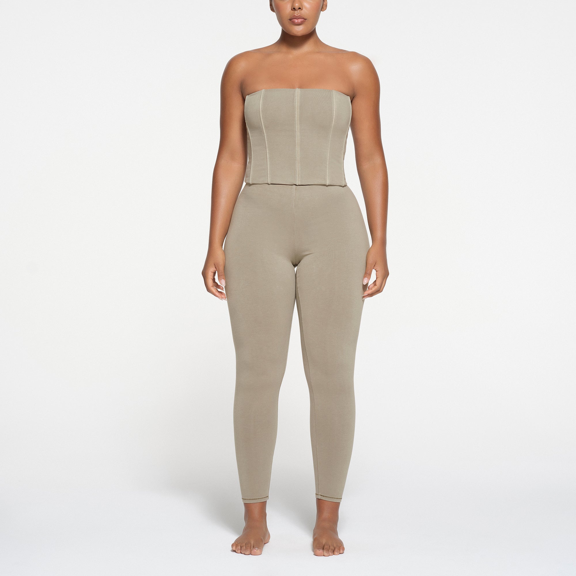OUTDOOR HIGH-WAISTED LEGGING | TAUPE ON A MODEL FRONT VIEW