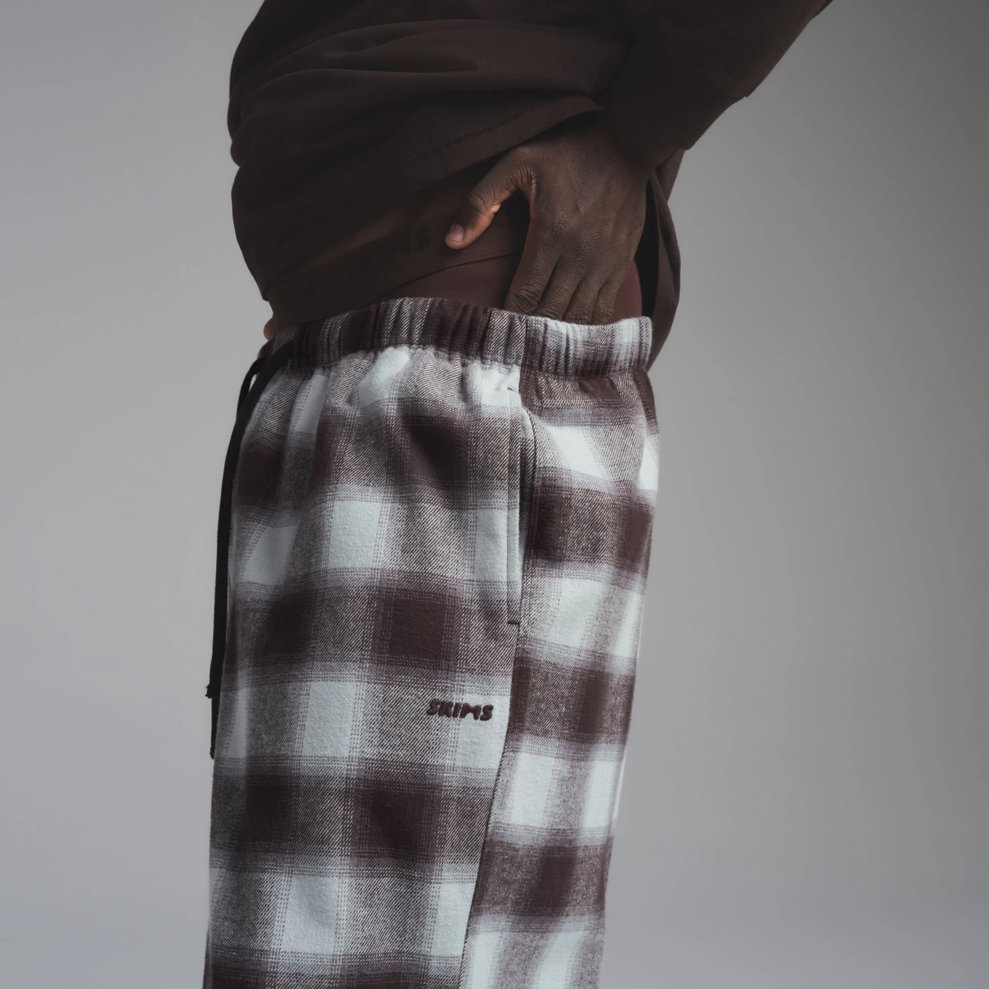 OUTDOOR FLANNEL MENS OVERSIZED PANT | VAPOR SHADOW PLAID ON A MODEL SIDE VIEW