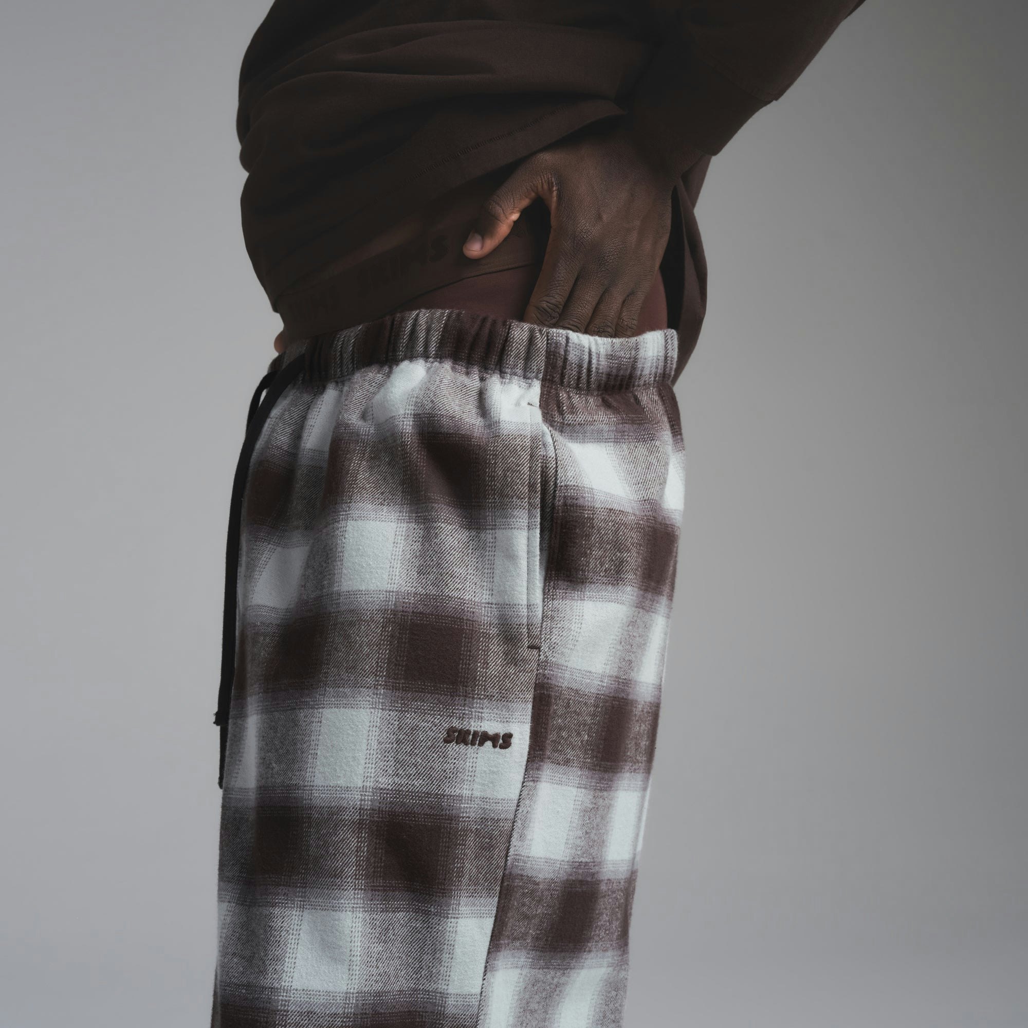 OUTDOOR FLANNEL MENS OVERSIZED PANT | VAPOR SHADOW PLAID ON A MODEL SIDE VIEW