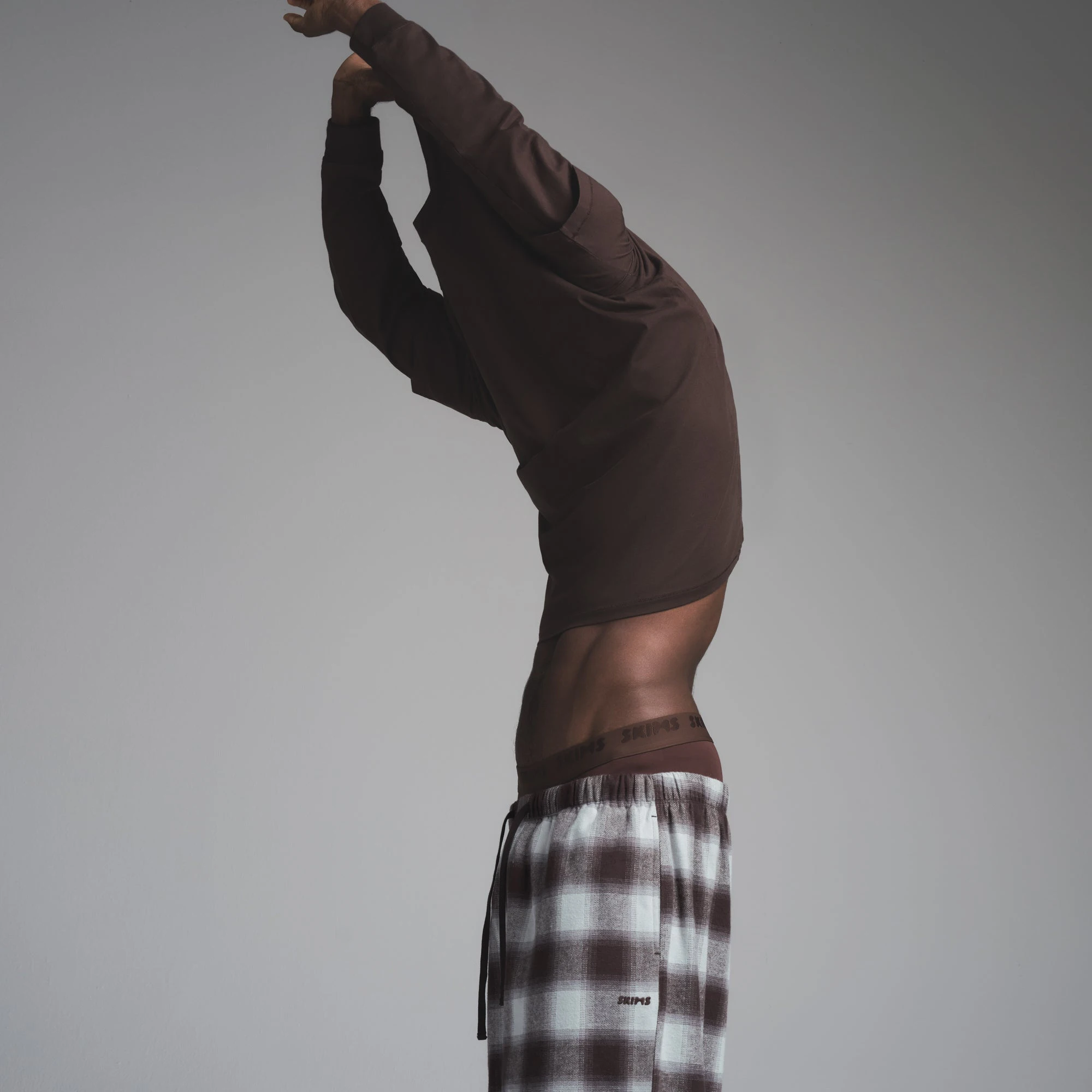 OUTDOOR FLANNEL MENS OVERSIZED PANT | VAPOR SHADOW PLAID ON A MODEL SIDE VIEW