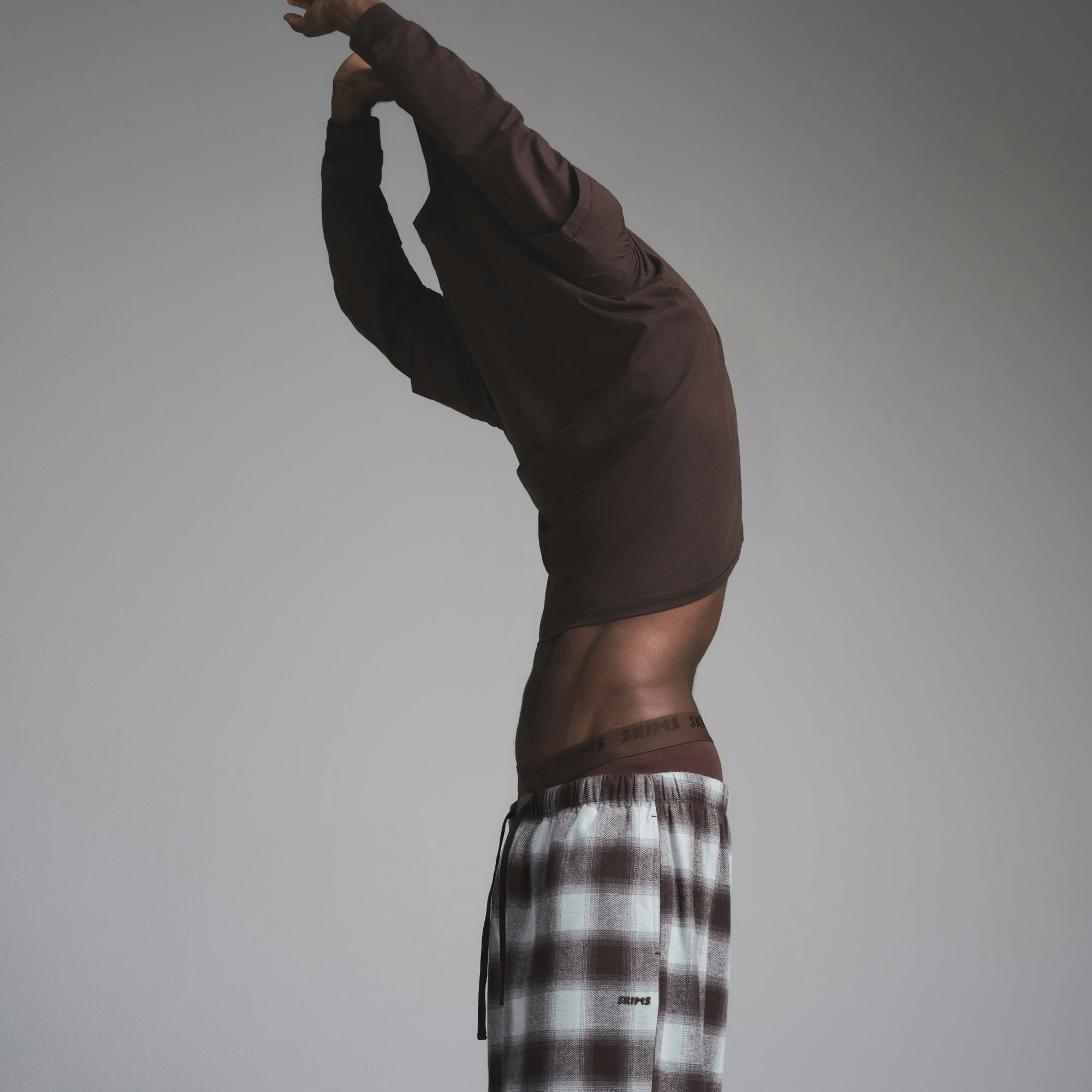 OUTDOOR FLANNEL MENS OVERSIZED PANT | VAPOR SHADOW PLAID ON A MODEL SIDE VIEW