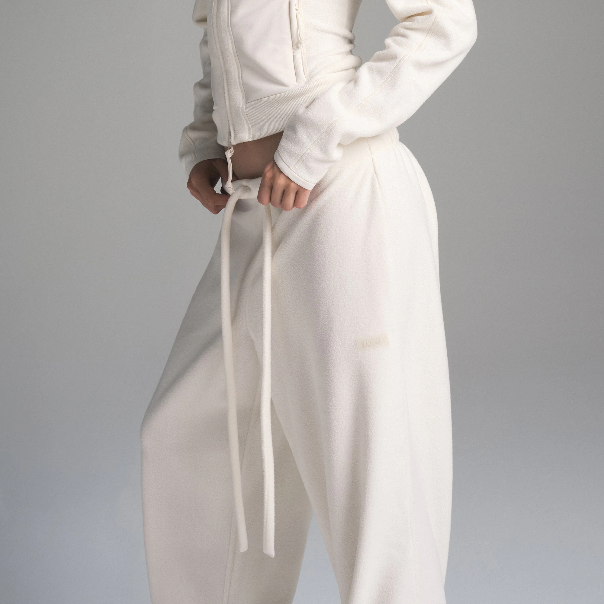 FLEECE LOUNGE OVERSIZED PANT | ECRU ON A MODEL FRONT VIEW | FOCUS: 0.0, 1.0, 0.9