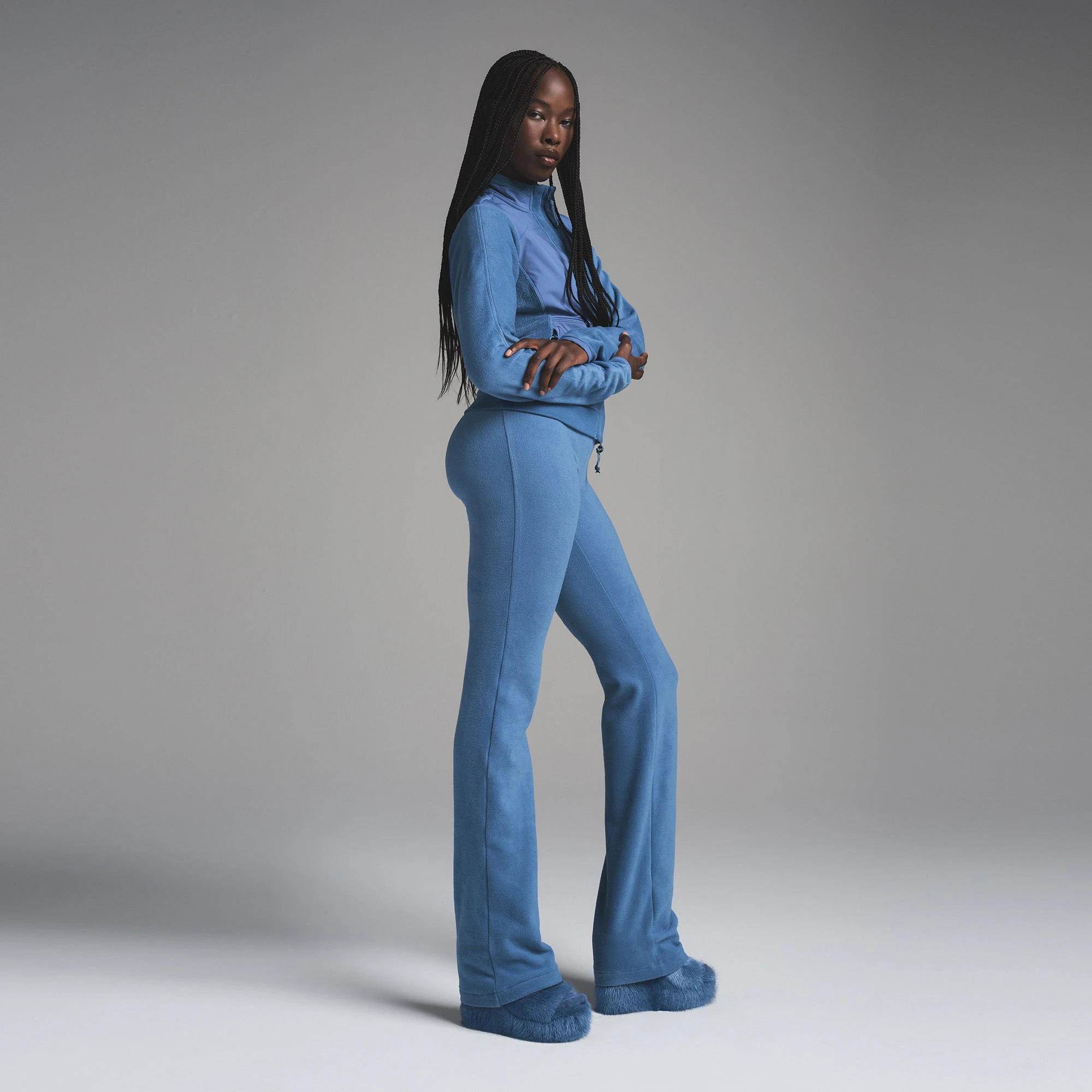 FLEECE LOUNGE PANT | AZURE ON A MODEL FRONT VIEW | FOCUS: 0.0, 1.0, 0.9
