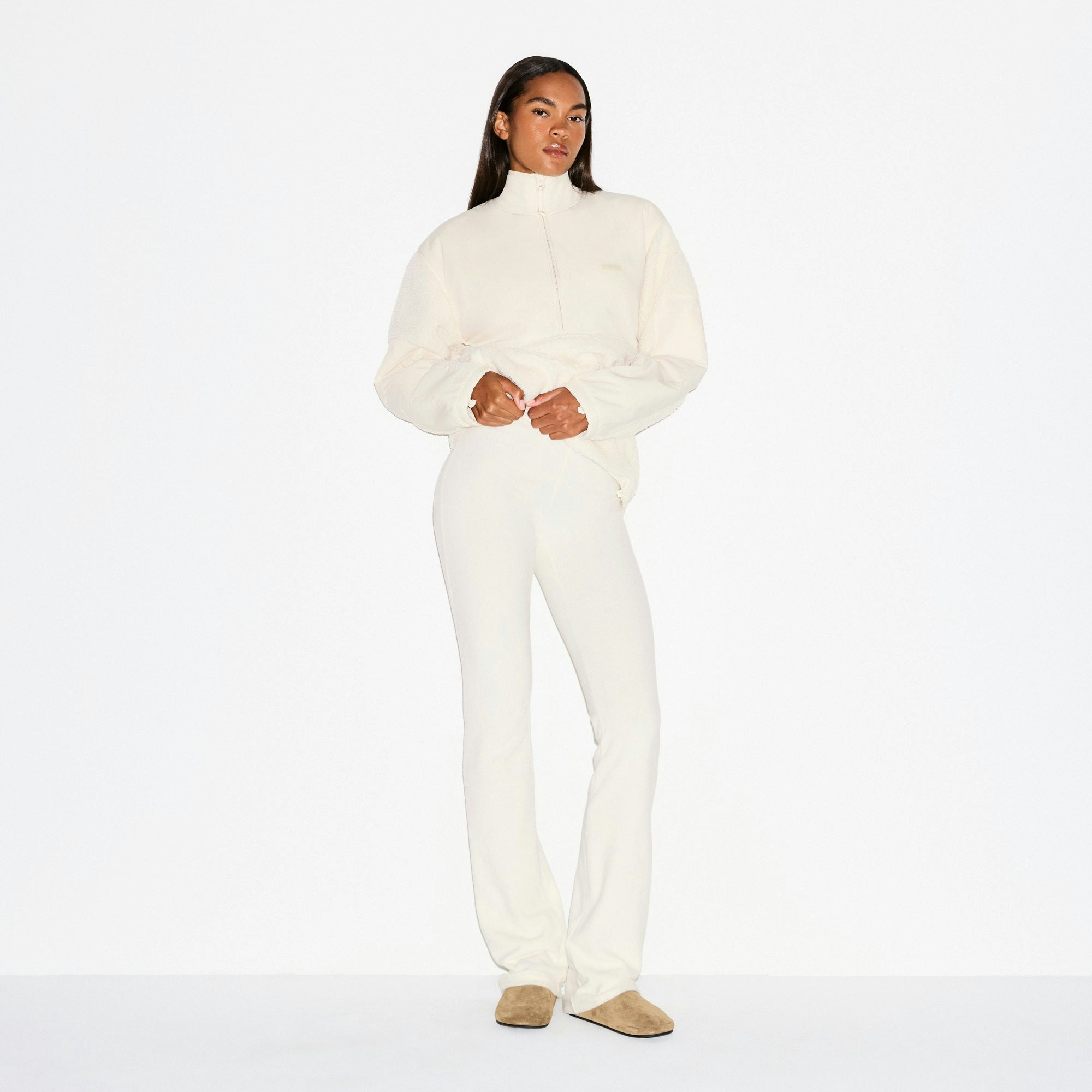 OUTDOOR FLEECE PANT | ECRU ON A MODEL FRONT VIEW @ | FOCUS: 0.0, 1.0, 0.9