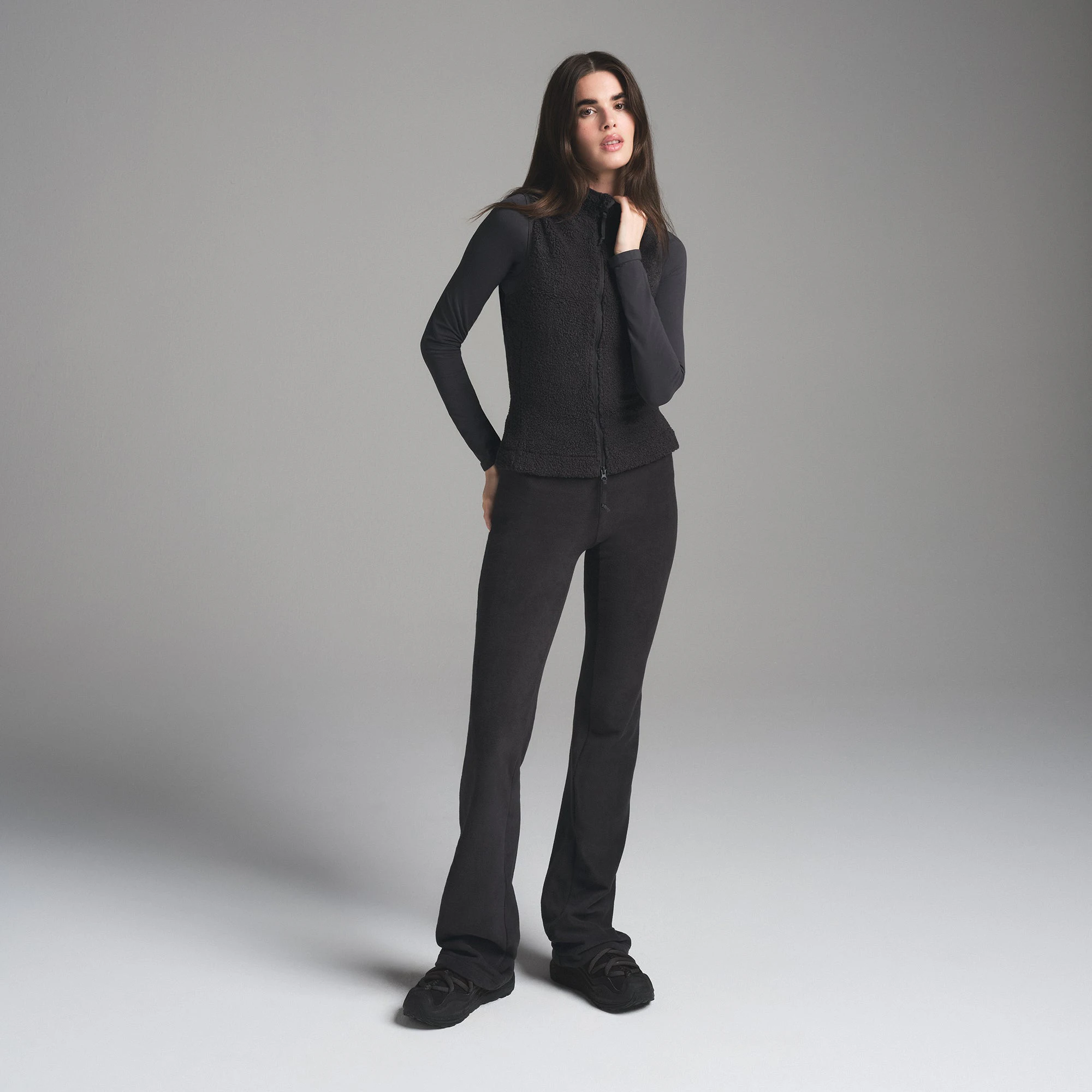 FLEECE LOUNGE PANT | STORM ON A MODEL FRONT VIEW| FOCUS: 0.9, 0.9, 0.9