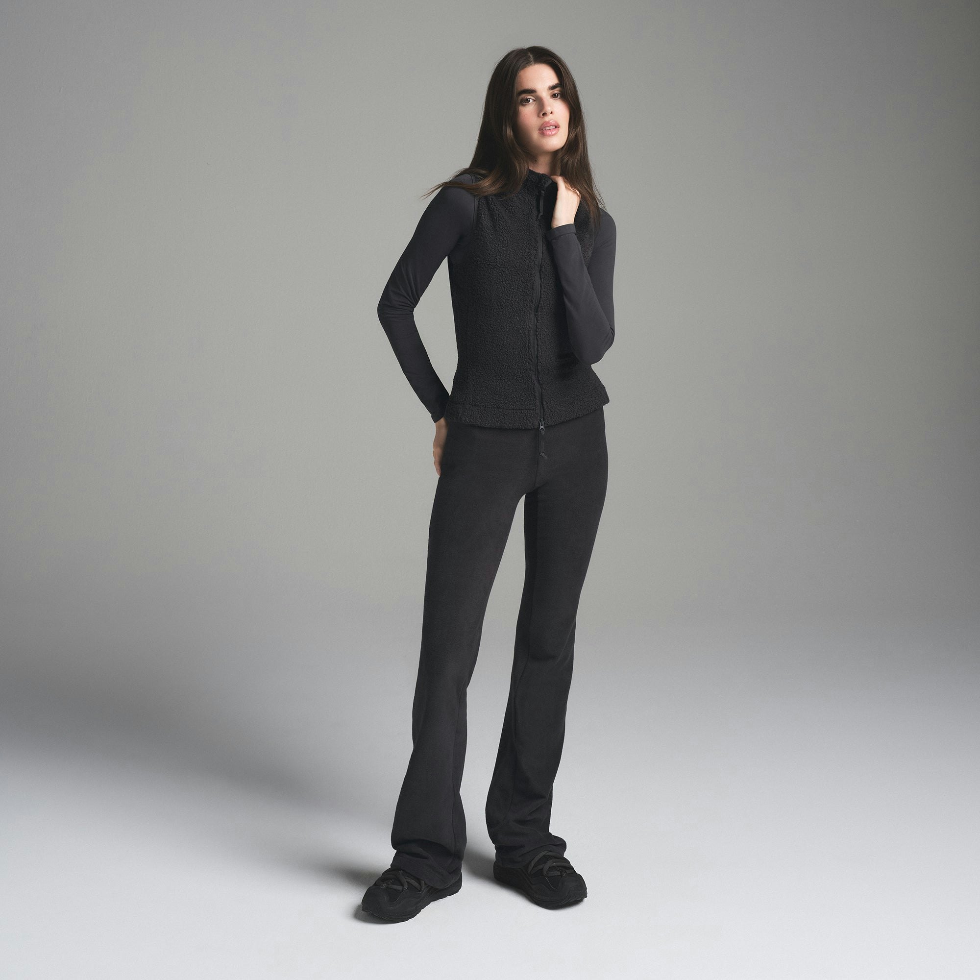 FLEECE LOUNGE PANT | STORM ON A MODEL FRONT VIEW| FOCUS: 0.9, 0.9, 0.9