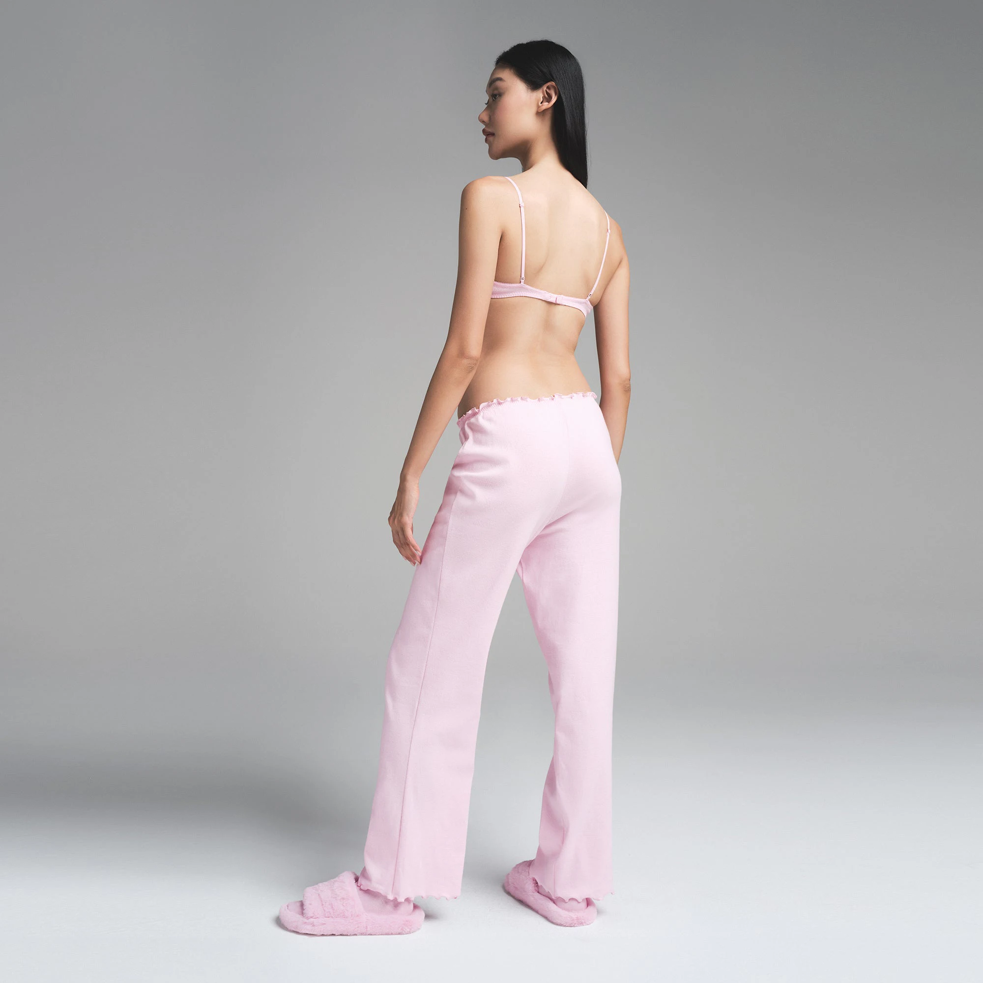 LOGO POINTELLE STRAIGHT LEG PANT | CHERRY BLOSSOM ON A MODEL SIDE VIEW | FOCUS: 0.0, 1.0, 0.9