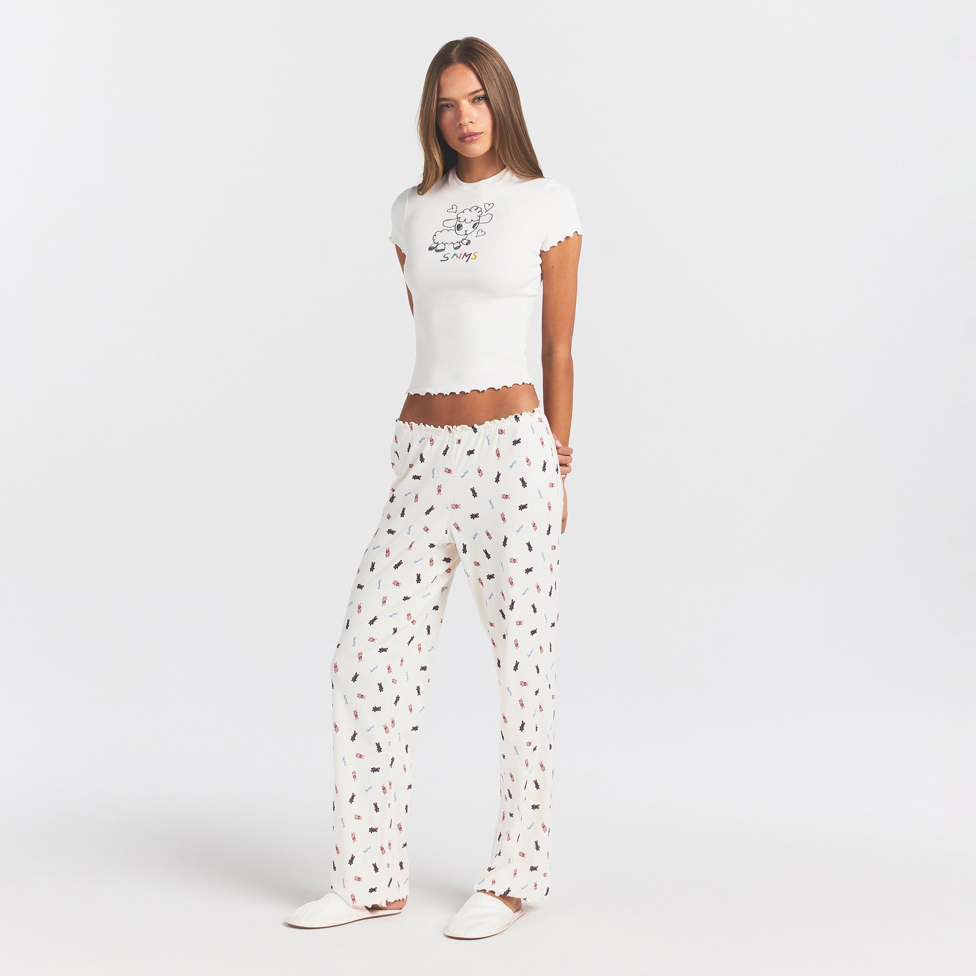 LOGO POINTELLE STRAIGHT LEG PANT | MARBLE TOSSED BUNNY ON A MODEL SIDE VIEW