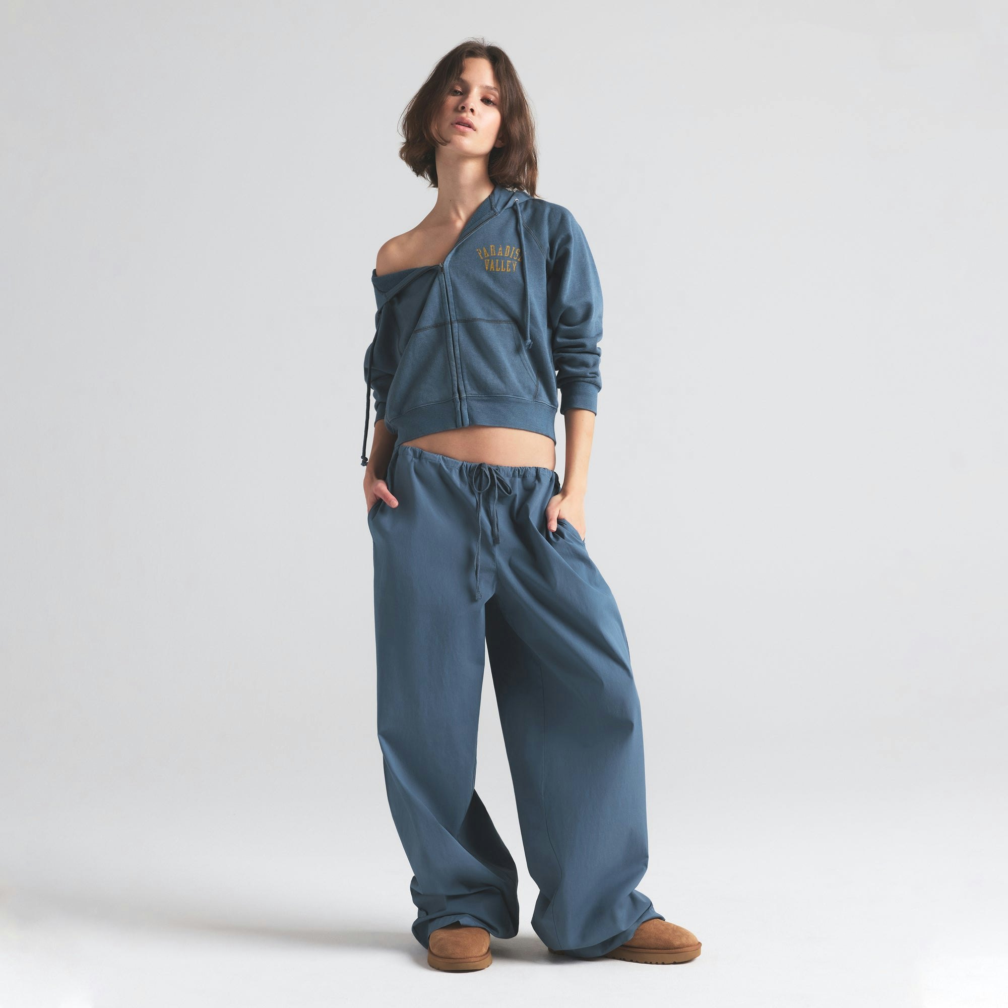 COTTON POPLIN STRAIGHT LEG PANT | HARBOR ON A MODEL FRONT VIEW | FOCUS: 0.0, 1.0, 0.9