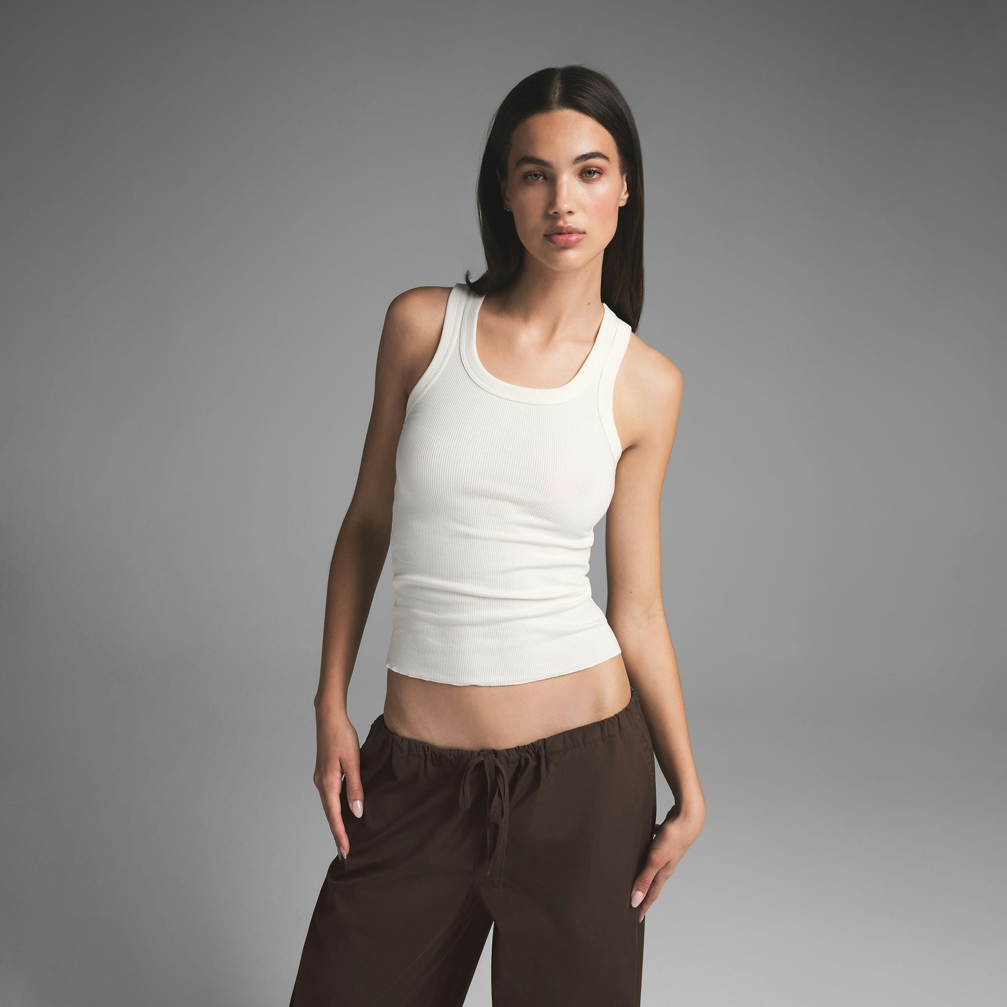 COTTON POPLIN STRAIGHT LEG PANT | WASHED DARK SEPIA ON A MODEL FRONT VIEW | FOCUS: 0.0, 1.0, 0.9