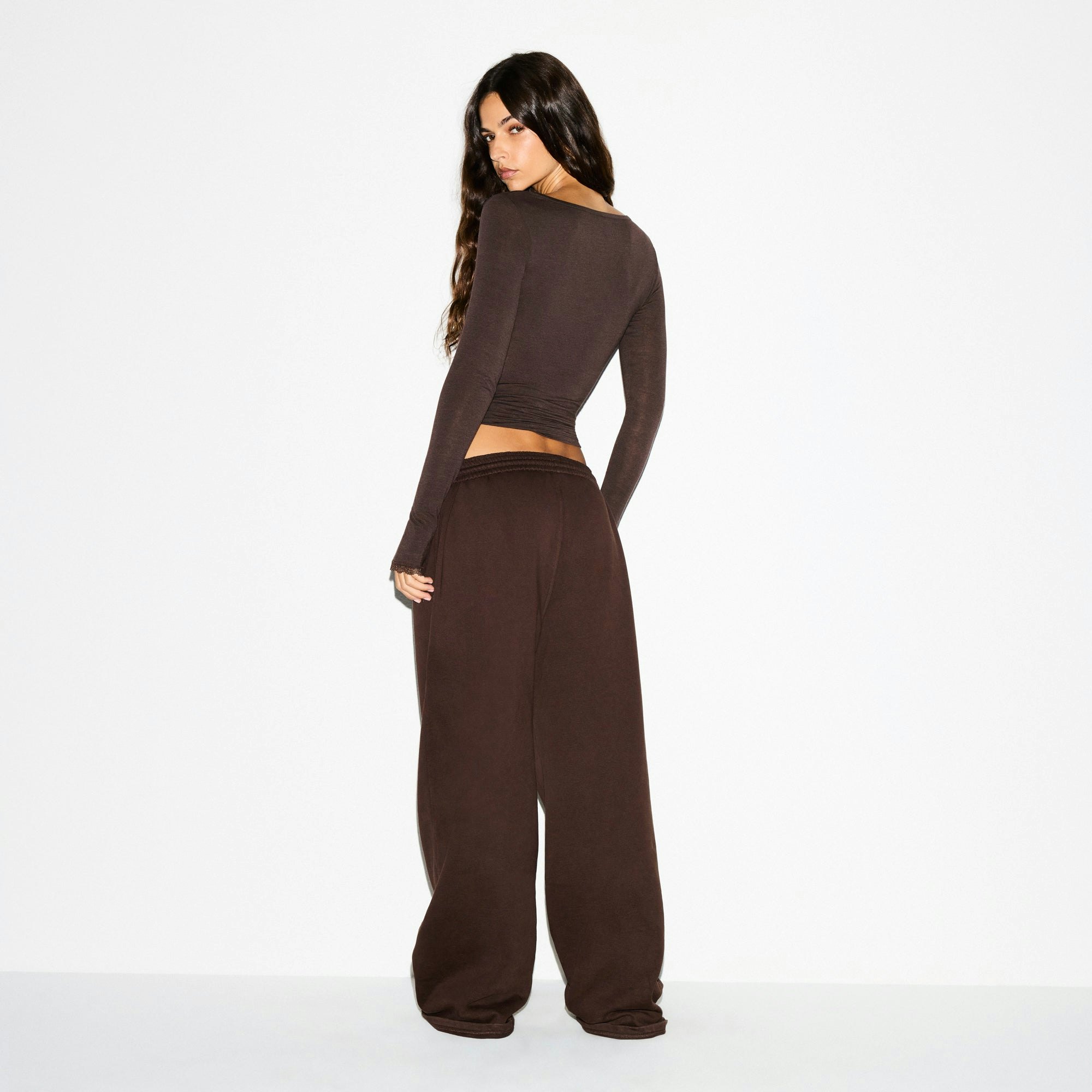 BOYFRIEND FLEECE STRAIGHT LEG PANT | ESPRESSO ON A MODEL FRONT VIEW @ | FOCUS: 0.0, 1.0, 0.9
