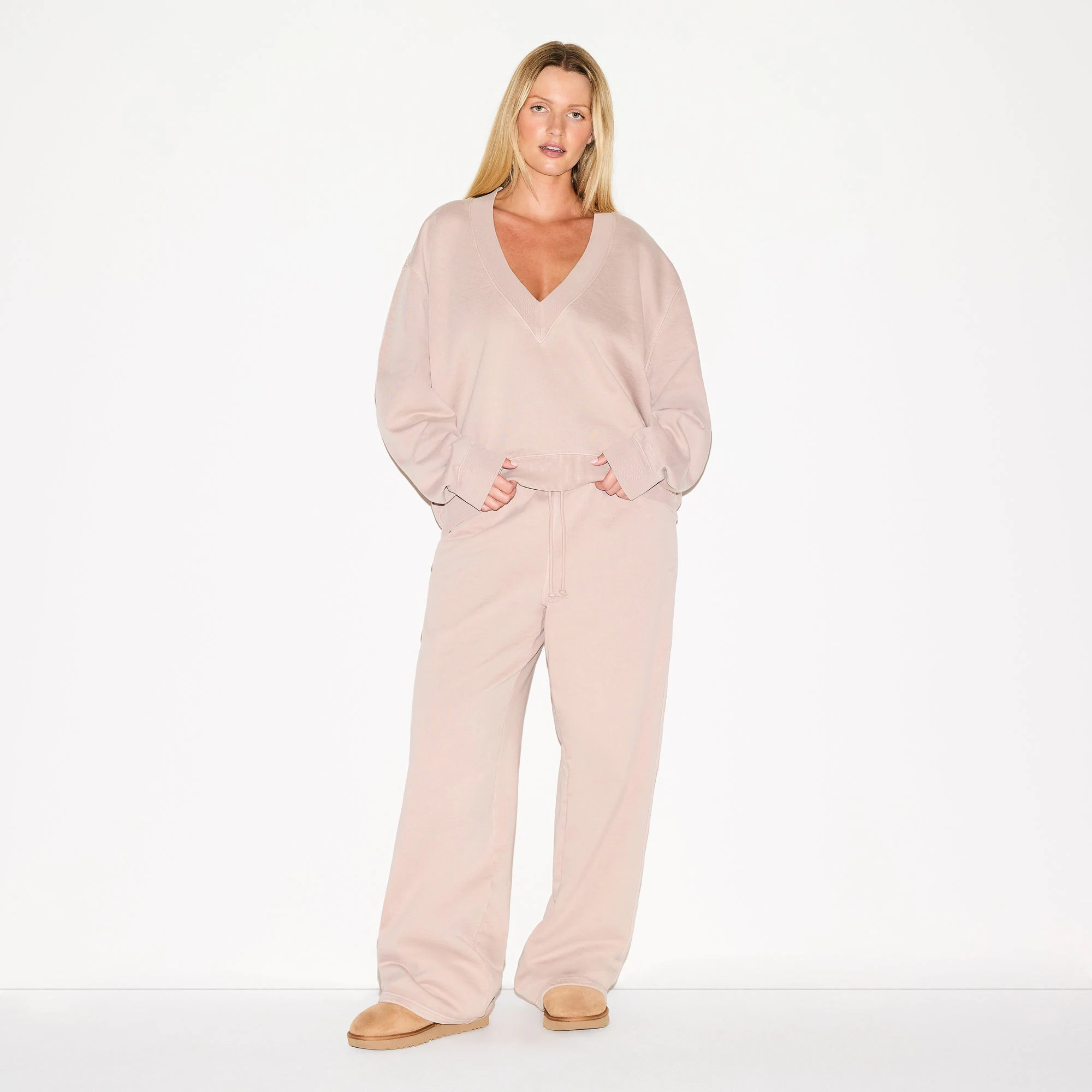 BOYFRIEND FLEECE STRAIGHT LEG PANT | LIGHT FAWN ON A MODEL FRONT VIEW @ | FOCUS: 0.0, 1.0, 0.9