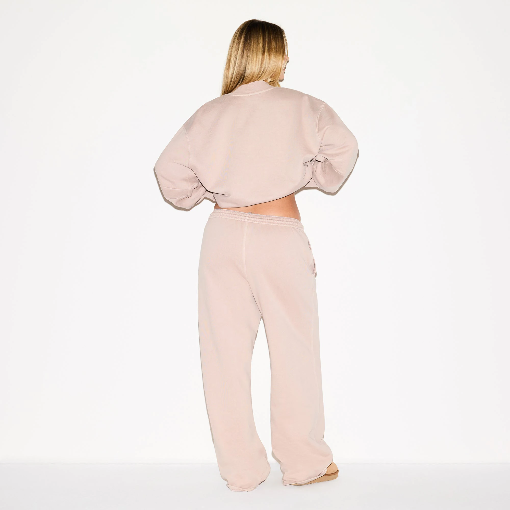 BOYFRIEND FLEECE STRAIGHT LEG PANT | LIGHT FAWN ON A MODEL FRONT VIEW @ | FOCUS: 0.0, 1.0, 0.9