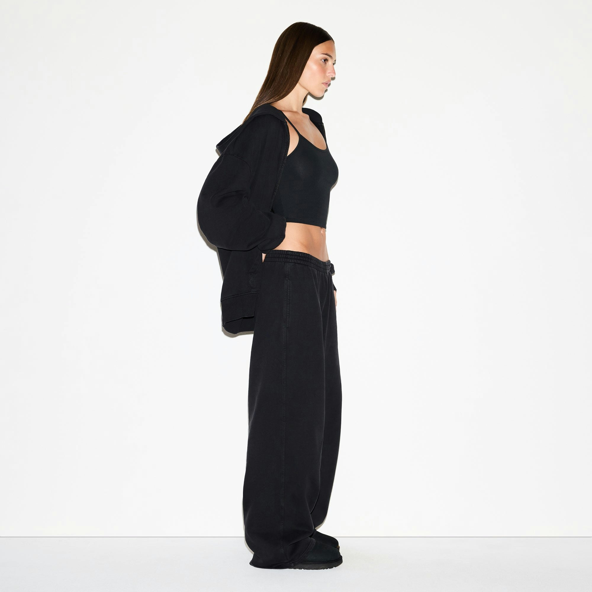 BOYFRIEND FLEECE STRAIGHT LEG PANT | WASHED ONYX ON A MODEL FRONT VIEW @ | FOCUS: 0.0, 1.0, 0.9