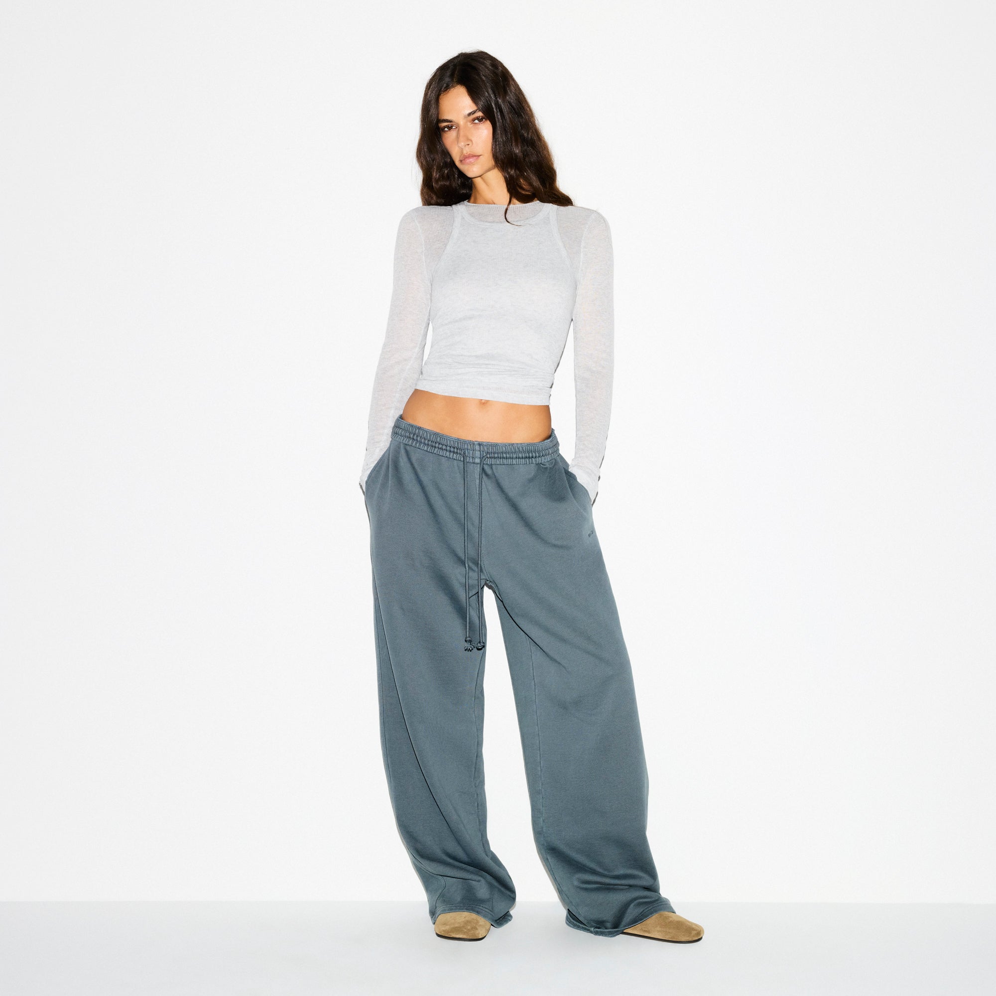 BOYFRIEND FLEECE OVERSIZED STRAIGHT LEG PANT | ZIRCON ON A MODEL FRONT VIEW @ | FOCUS: 0.0, 1.0, 0.9