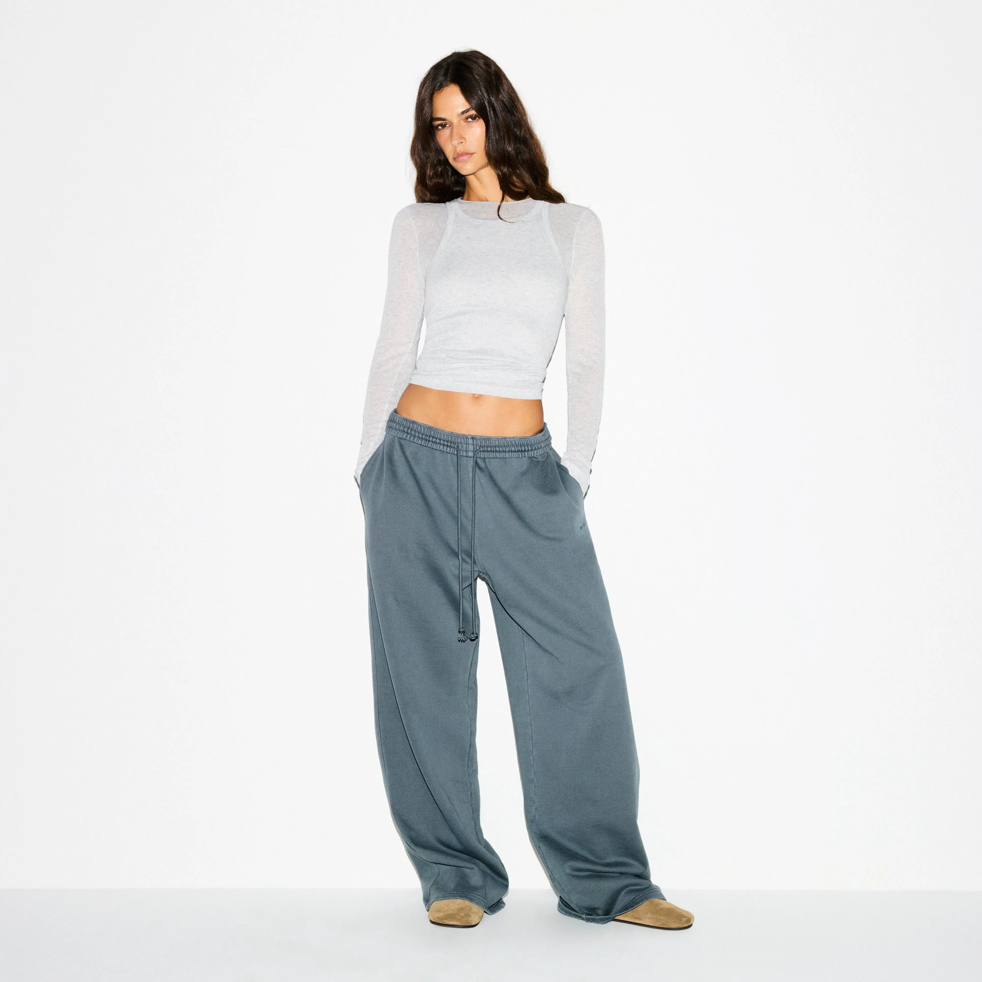 BOYFRIEND FLEECE OVERSIZED STRAIGHT LEG PANT | ZIRCON ON A MODEL FRONT VIEW @ | FOCUS: 0.0, 1.0, 0.9
