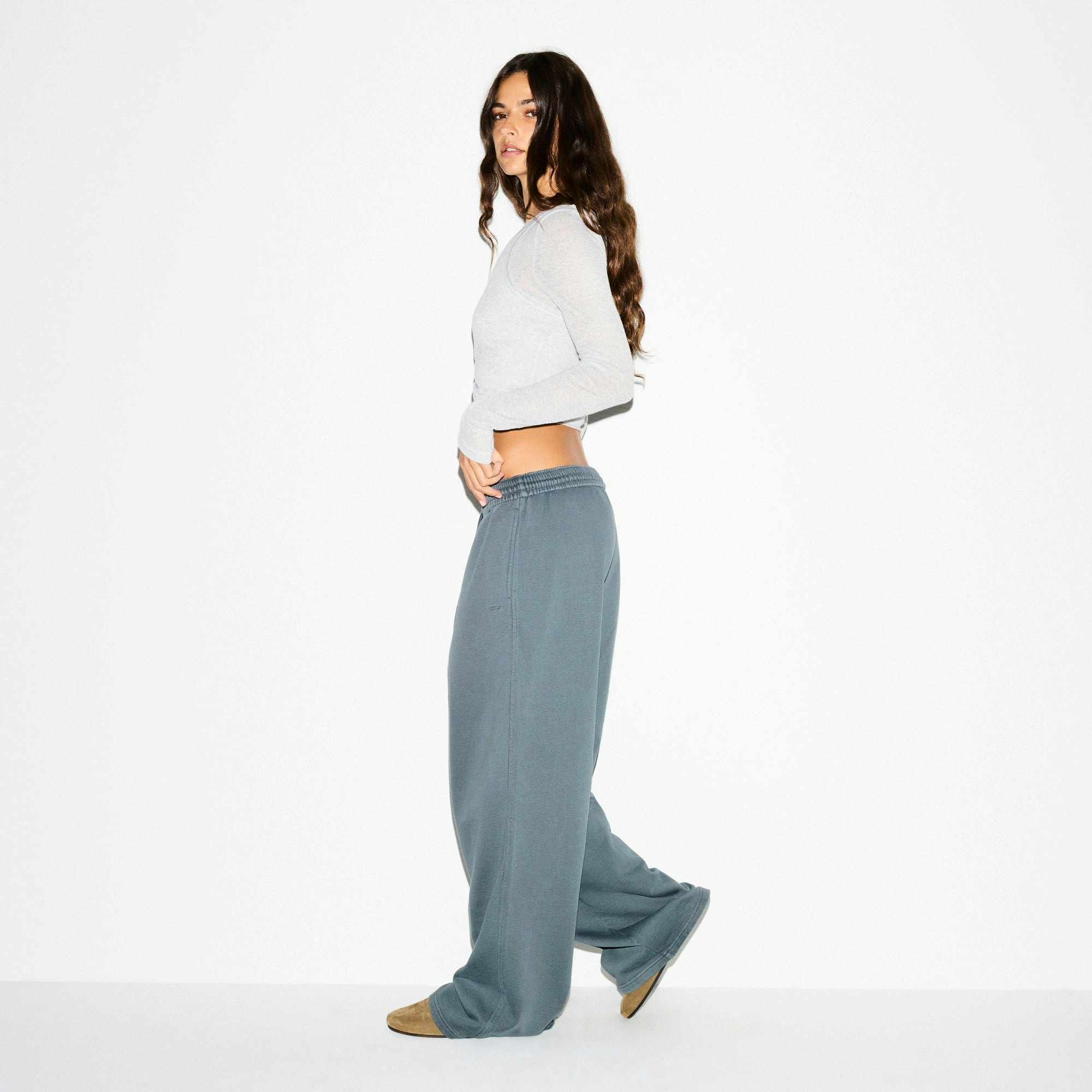 BOYFRIEND FLEECE OVERSIZED STRAIGHT LEG PANT | ZIRCON ON A MODEL FRONT VIEW @ | FOCUS: 0.0, 1.0, 0.9