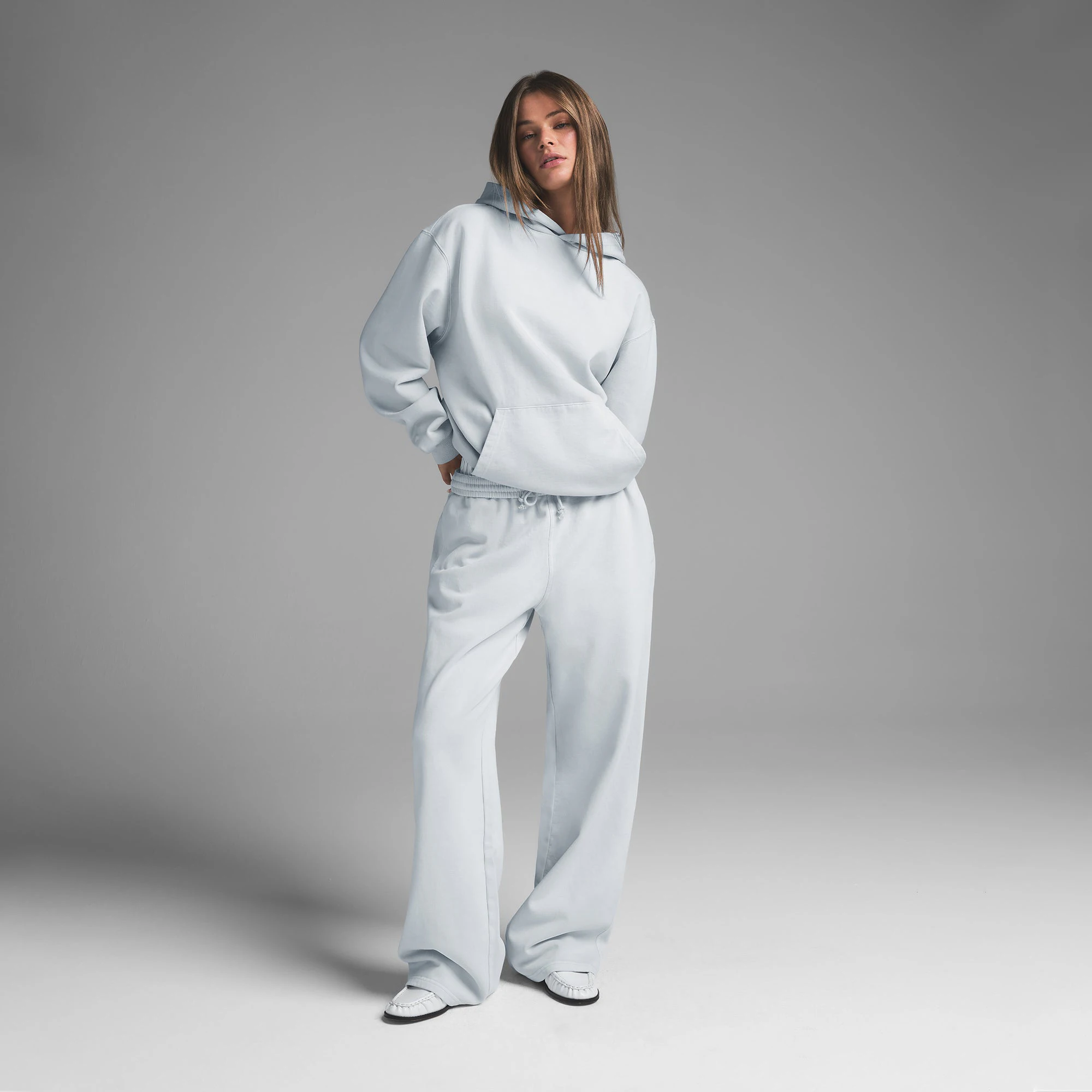 BOYFRIEND FLEECE STRAIGHT LEG PANT | ZEN BLUE ON A MODEL FRONT VIEW | FOCUS: 0.0, 1.0, 0.9