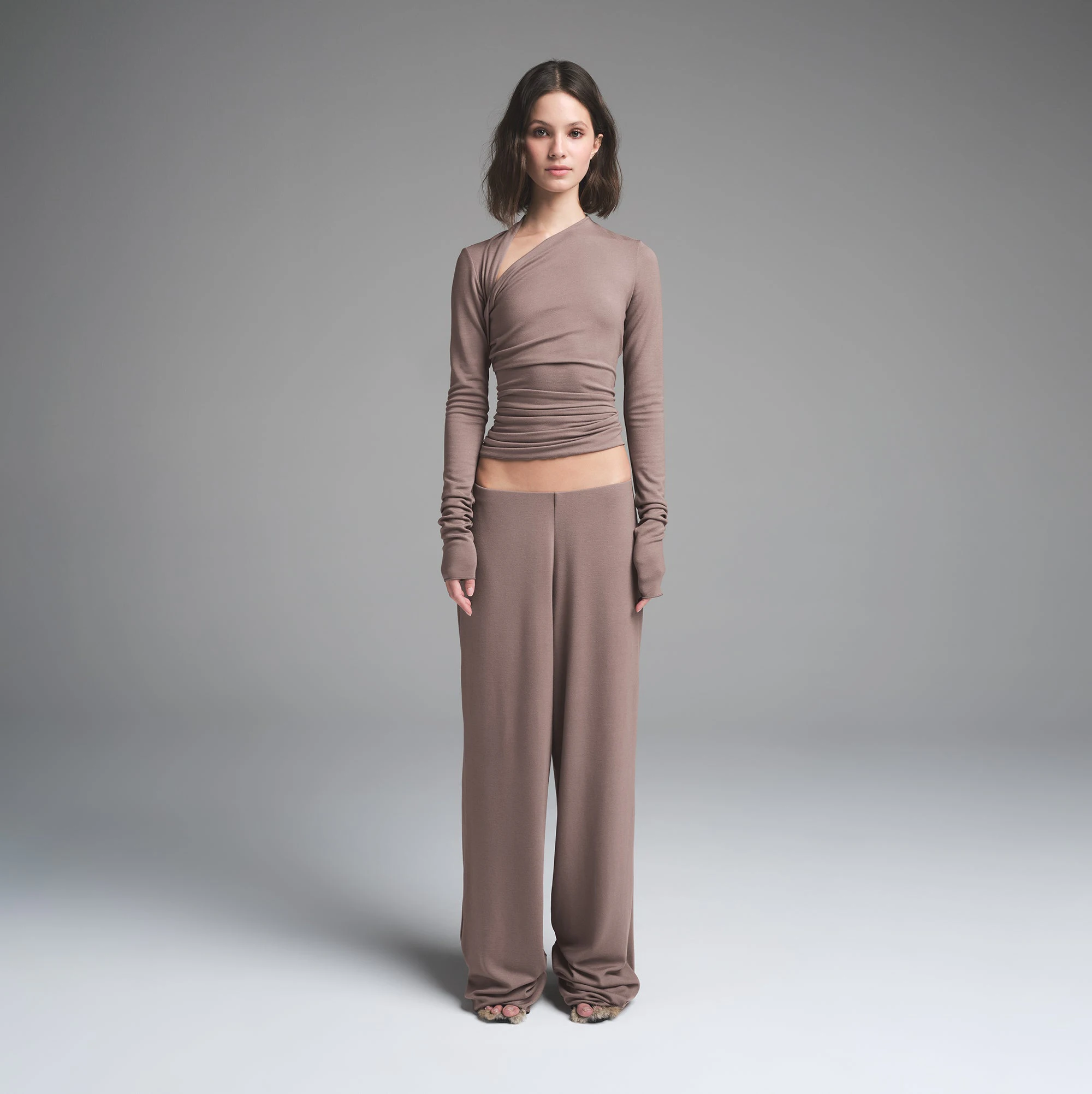 SKIMS CLOUD STRAIGHT LEG PANT | AMETHYST ON A MODEL FRONT VIEW | FOCUS: 0.0, 1.0, 0.9