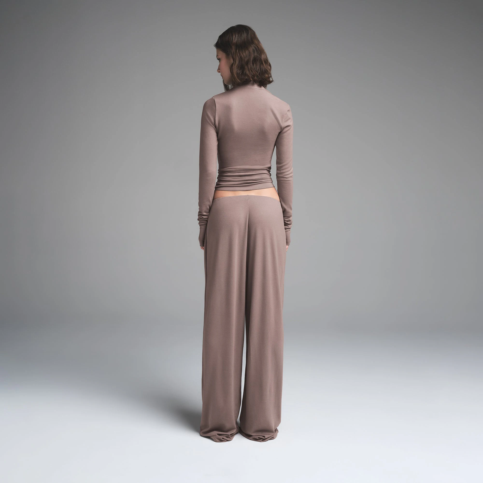 SKIMS CLOUD STRAIGHT LEG PANT | AMETHYST ON A MODEL BACK VIEW | FOCUS: 0.0, 1.0, 0.9